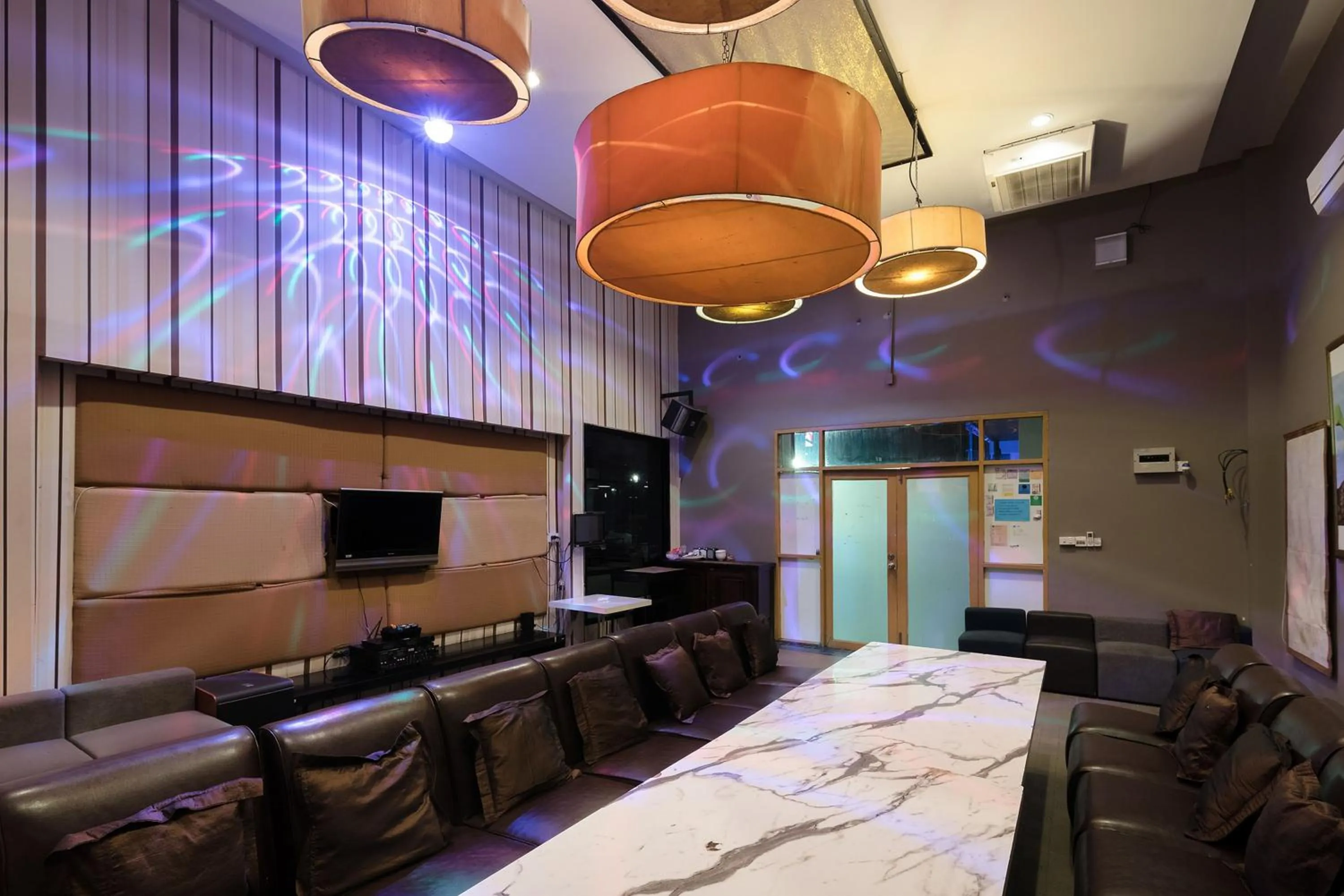 Restaurant/places to eat in Hin Nam Sai Suay