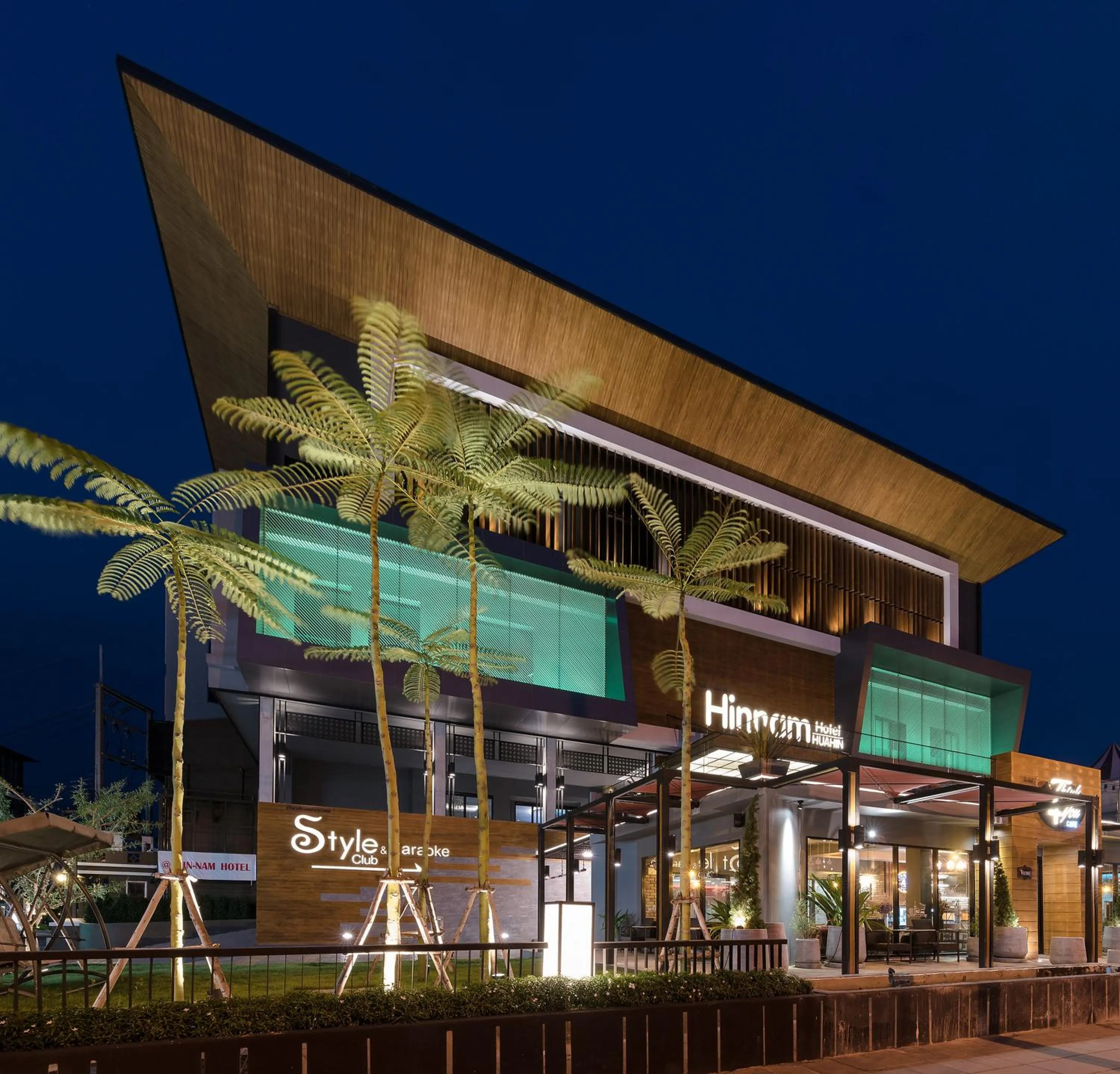 Property building in Hin Nam Sai Suay