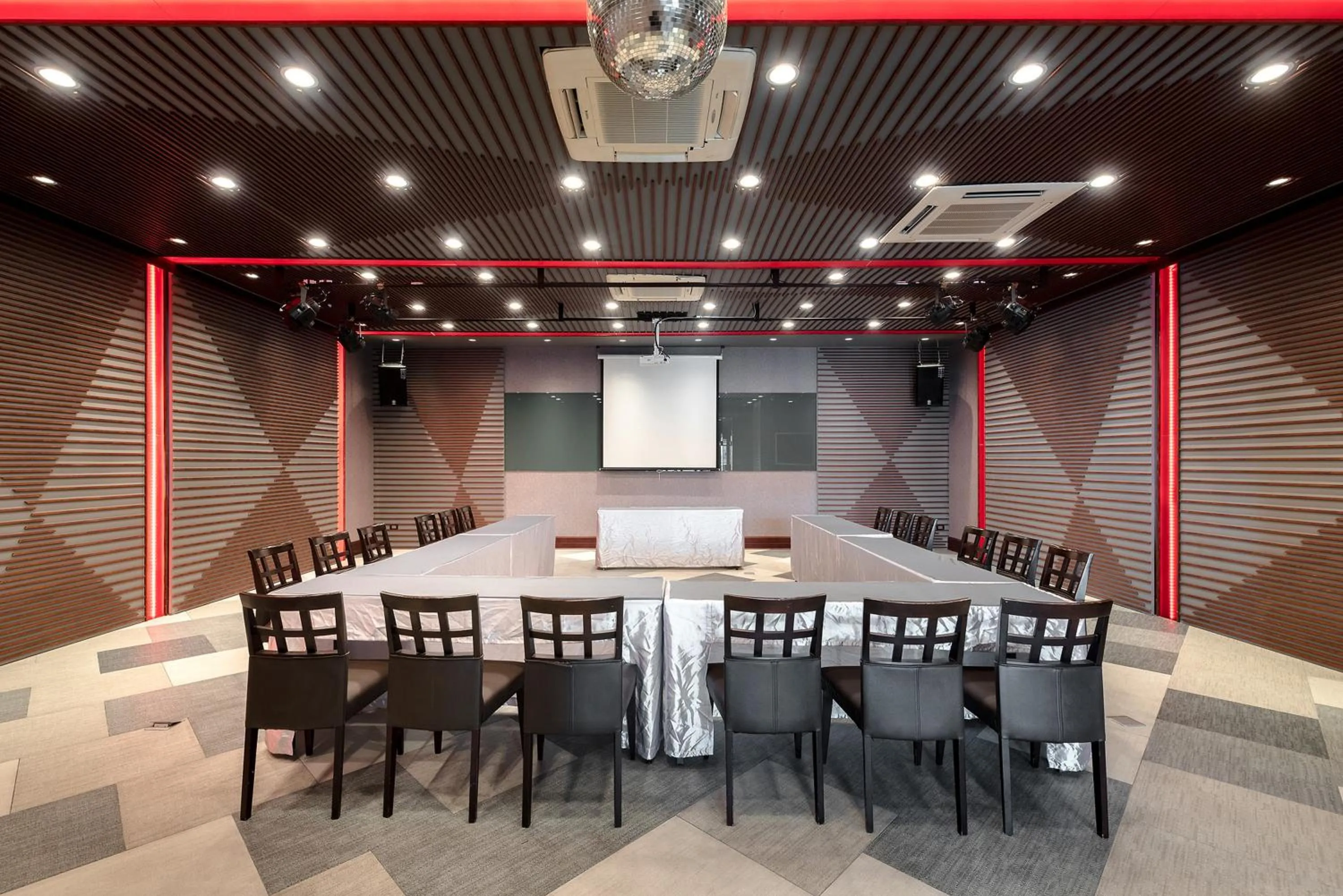 Meeting/conference room in Hin Nam Sai Suay