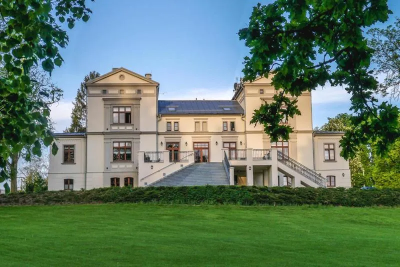 Property building in Pałac Warlity