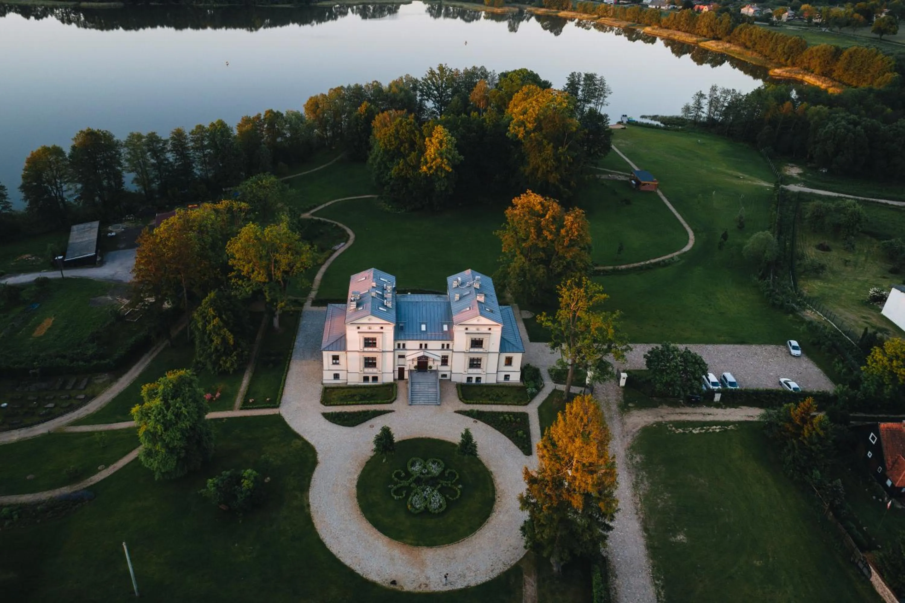 Area and facilities in Pałac Warlity