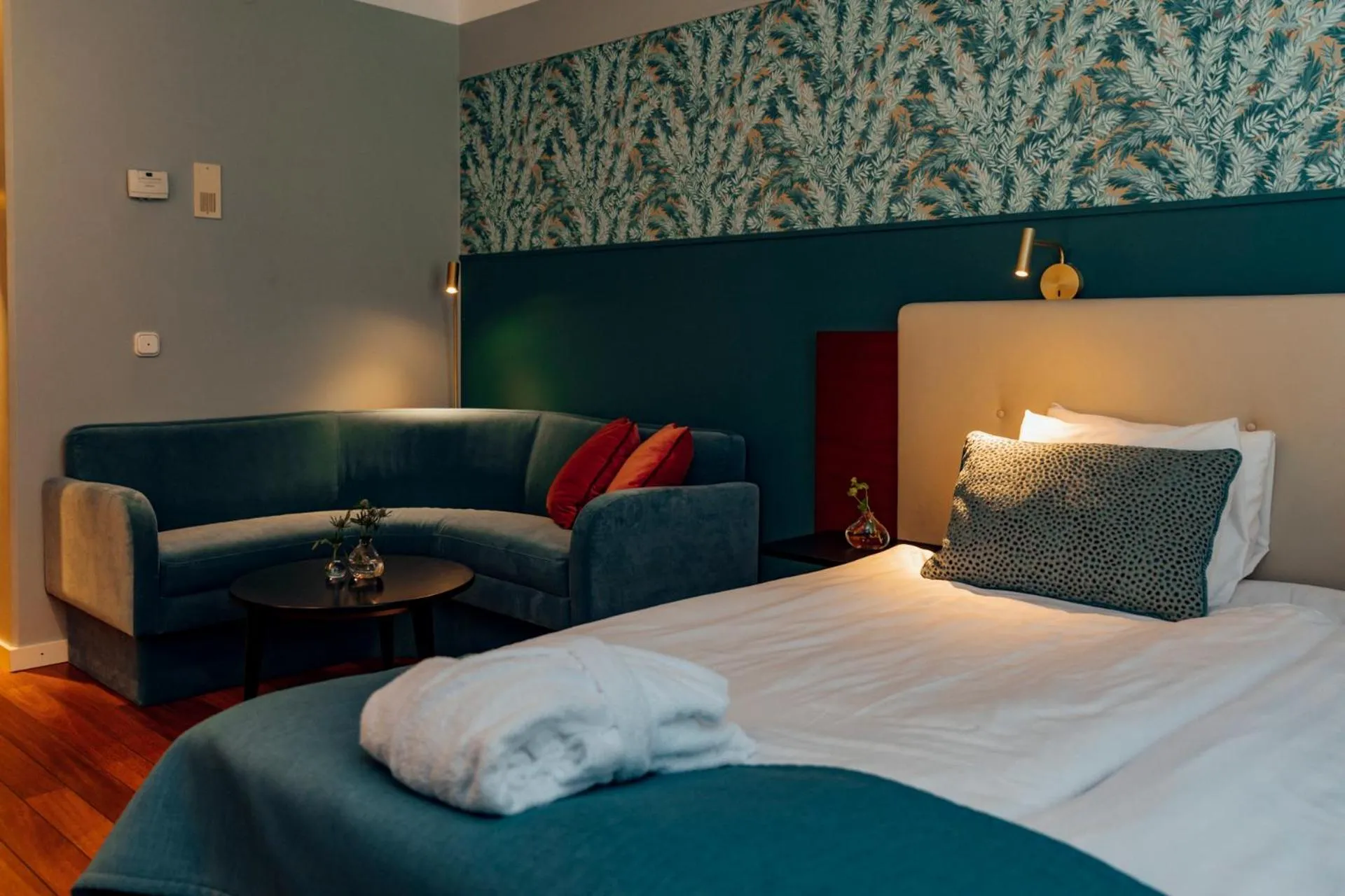 Property building, Bed in Best Western Plus Västerviks Stadshotell