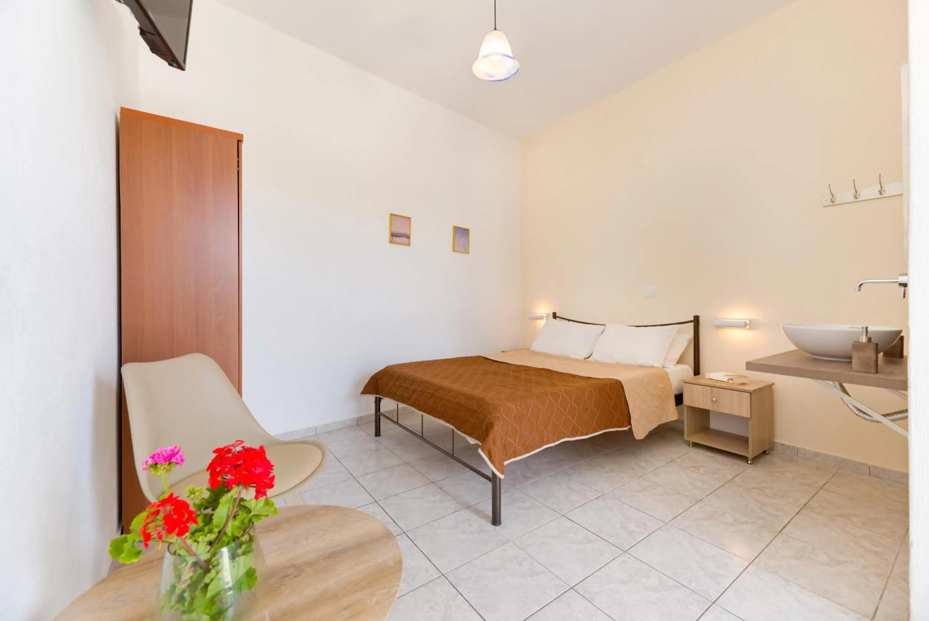 Bed in Onar Rooms & Studios