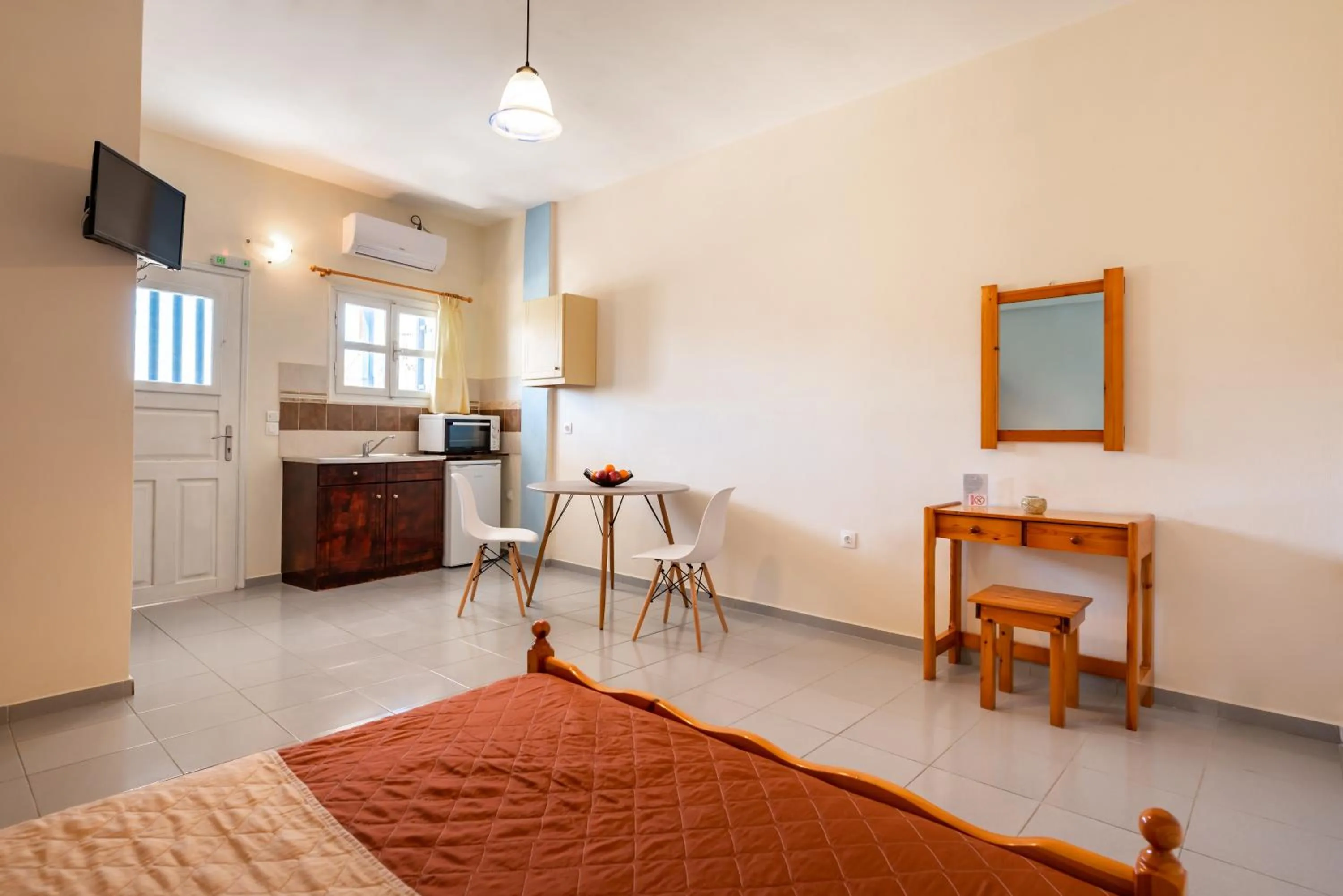 Photo of the whole room in Onar Rooms & Studios