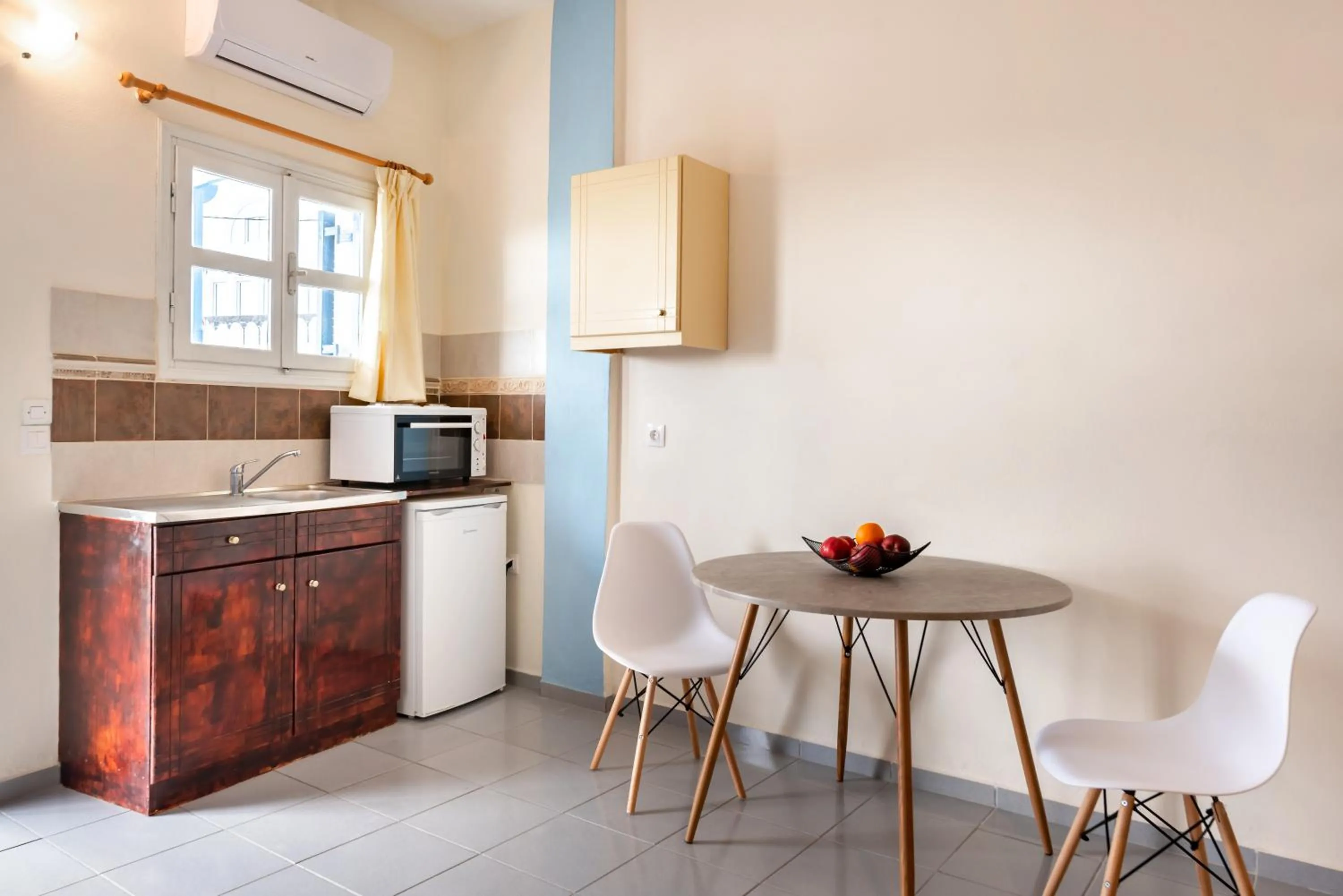 Dining area in Onar Rooms & Studios