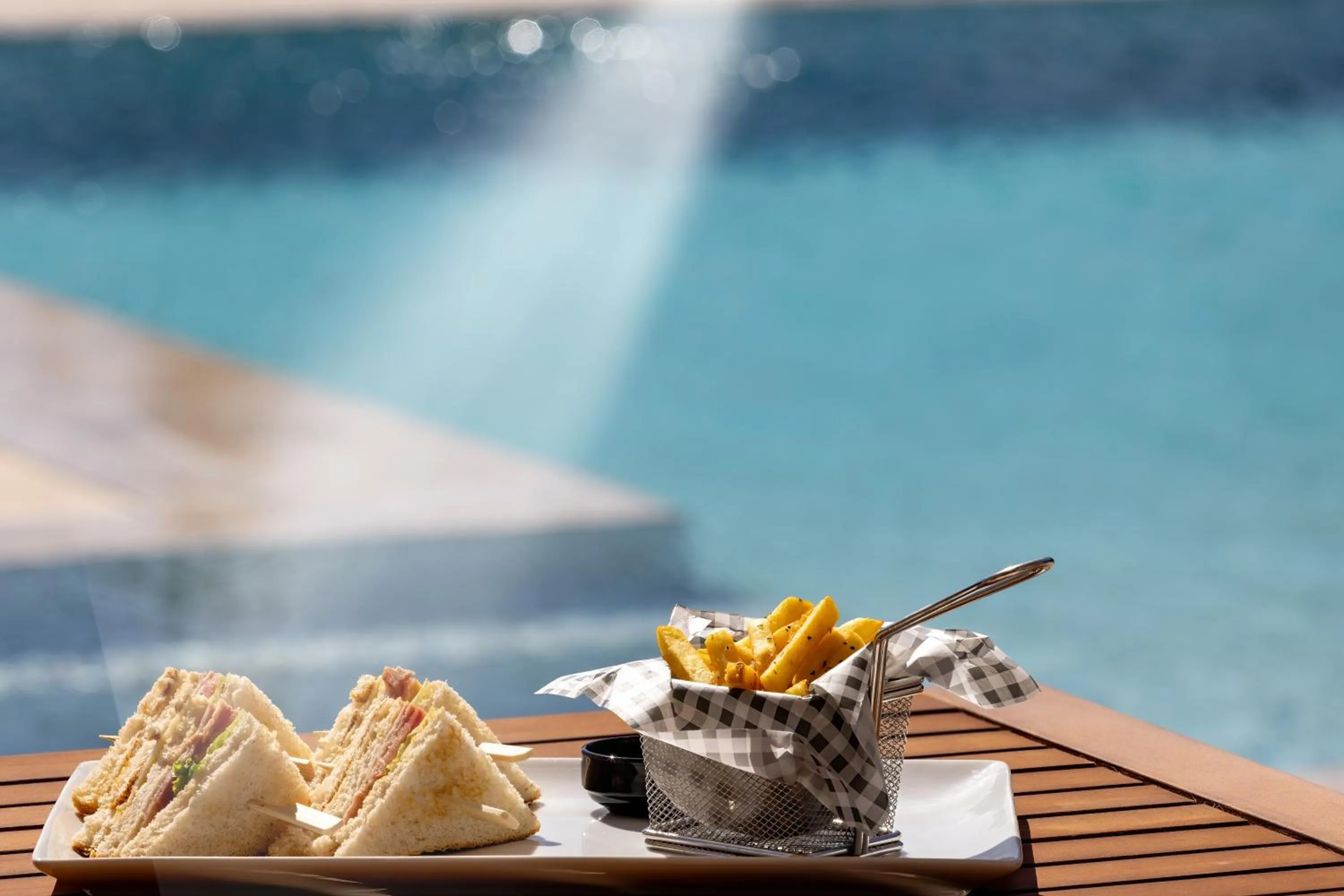 Restaurant/places to eat in Louis Studios Santorini