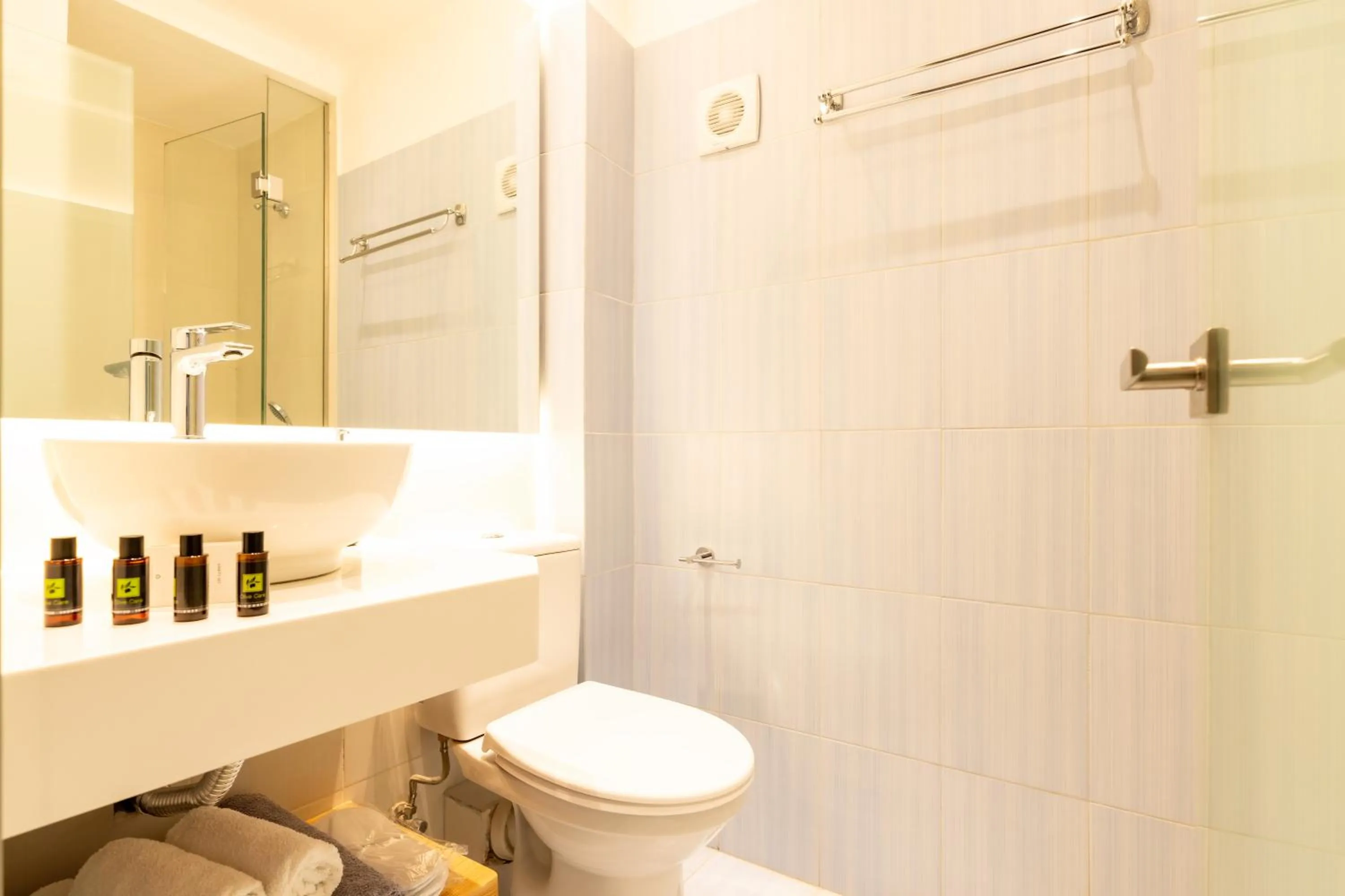 Bathroom in Louis Studios Santorini