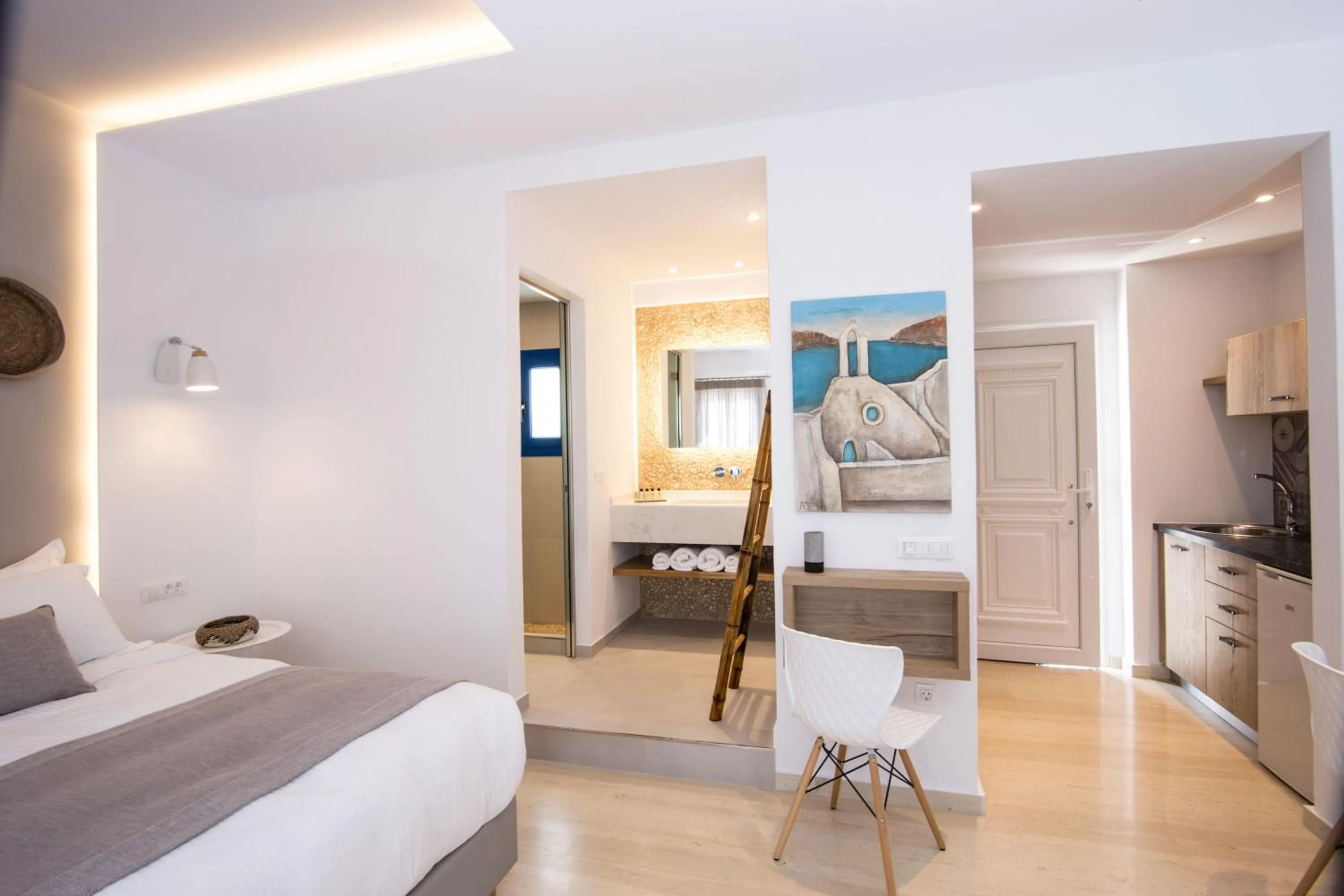 Photo of the whole room, Bed in Louis Studios Santorini
