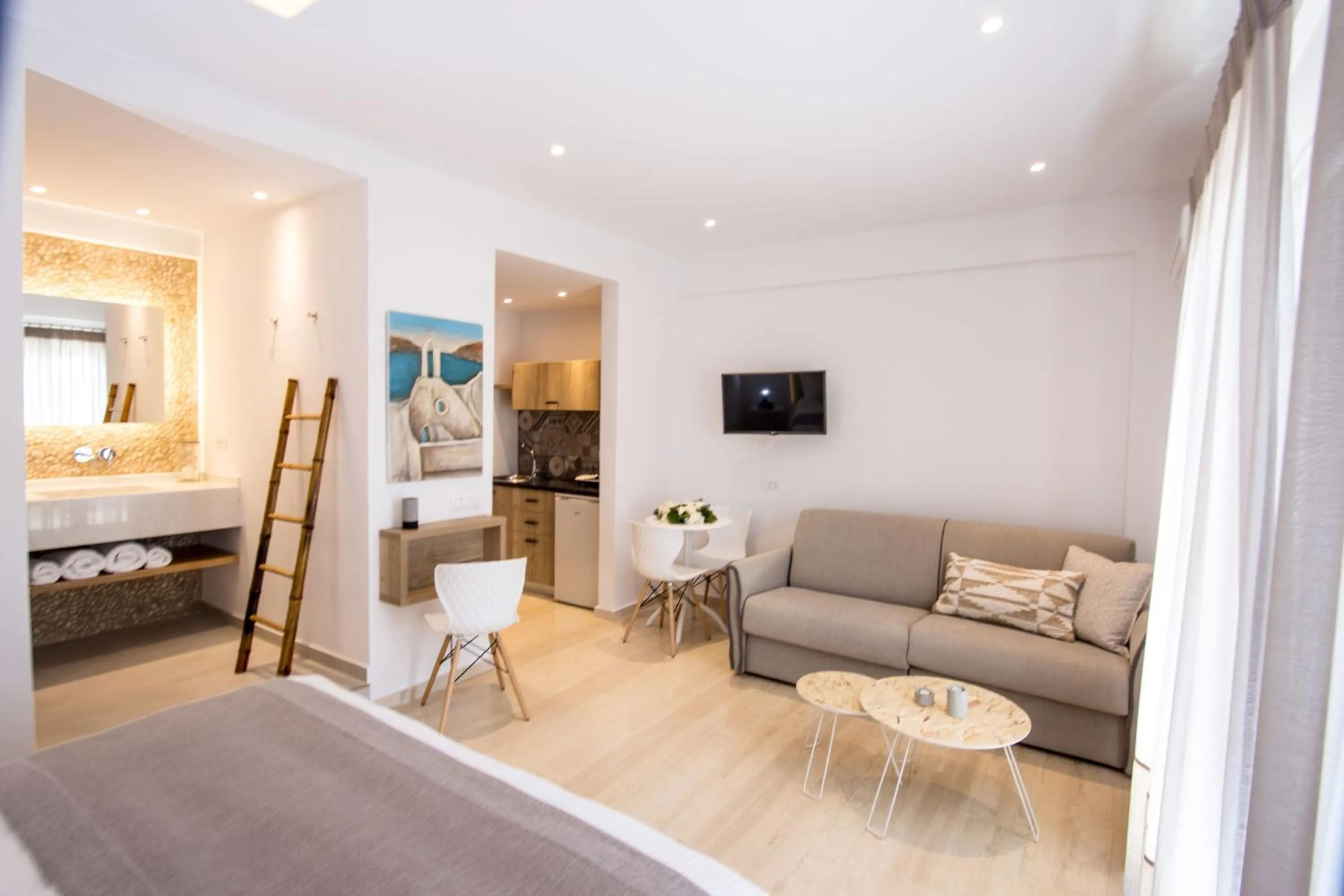 Photo of the whole room, Bed in Louis Studios Santorini