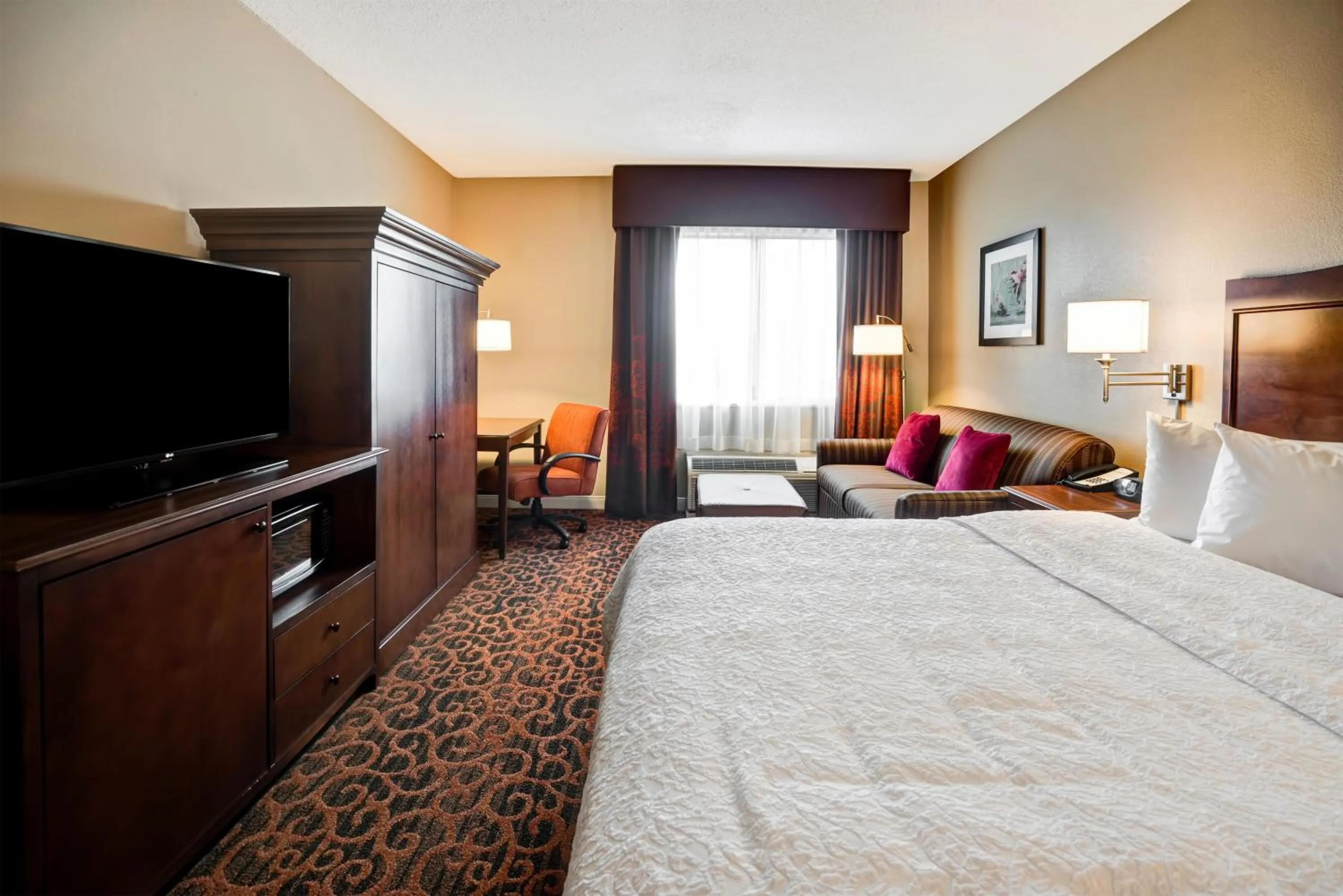 Bedroom, Bed in Hampton Inn Baltimore/Glen Burnie