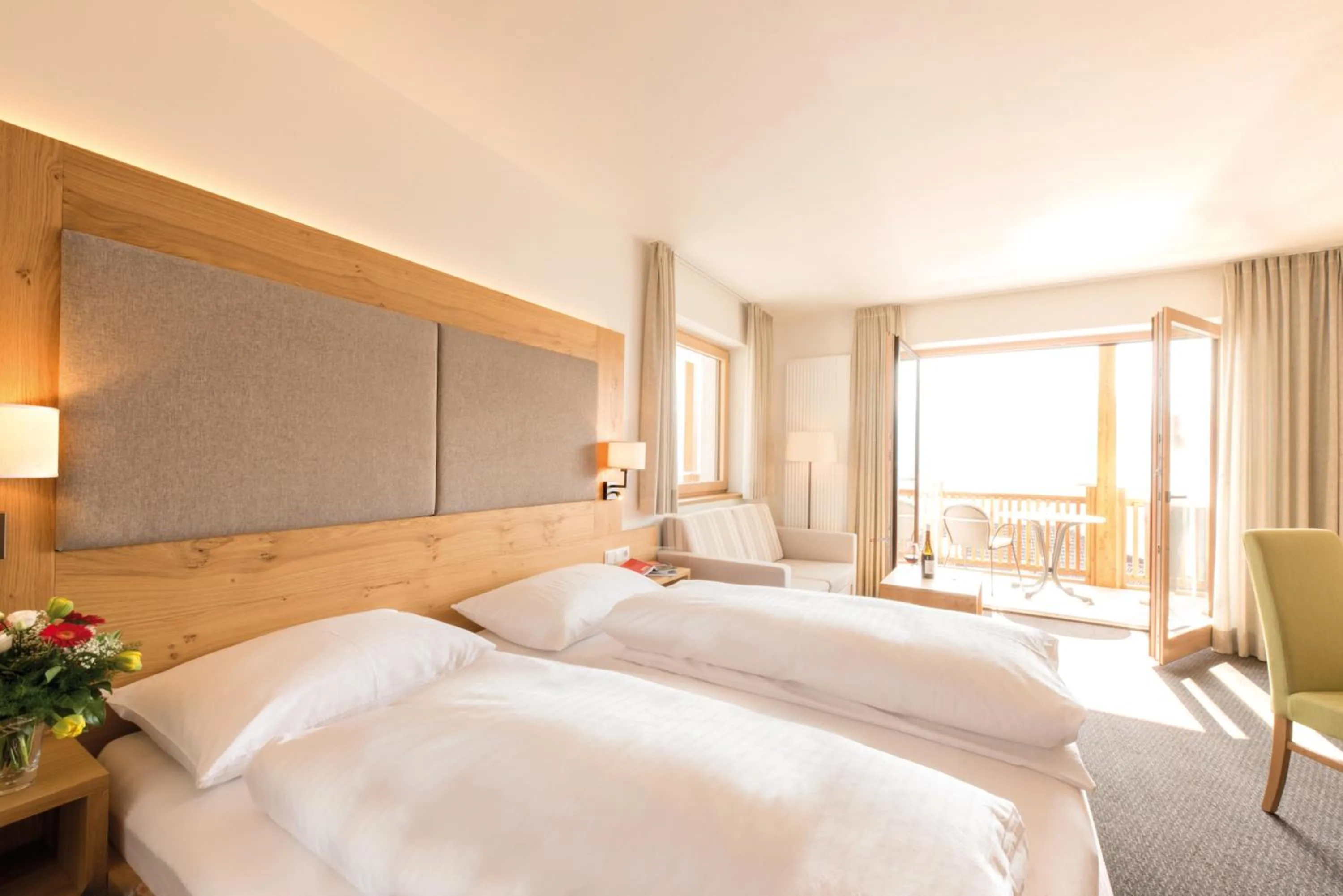 Deluxe Double or Twin Room with Mountain View in Panorama Hotel Flora