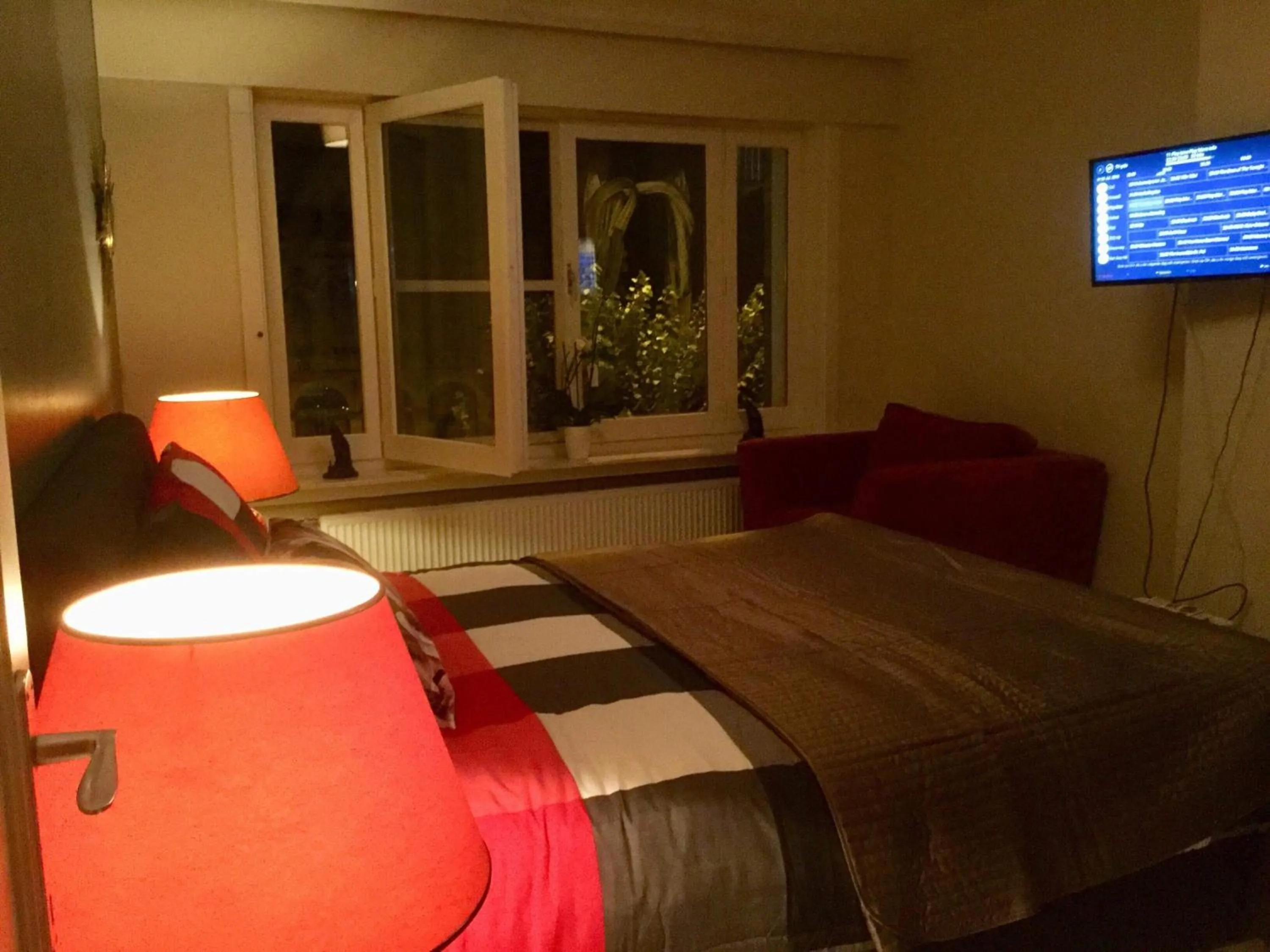 Bed in B&B East&West