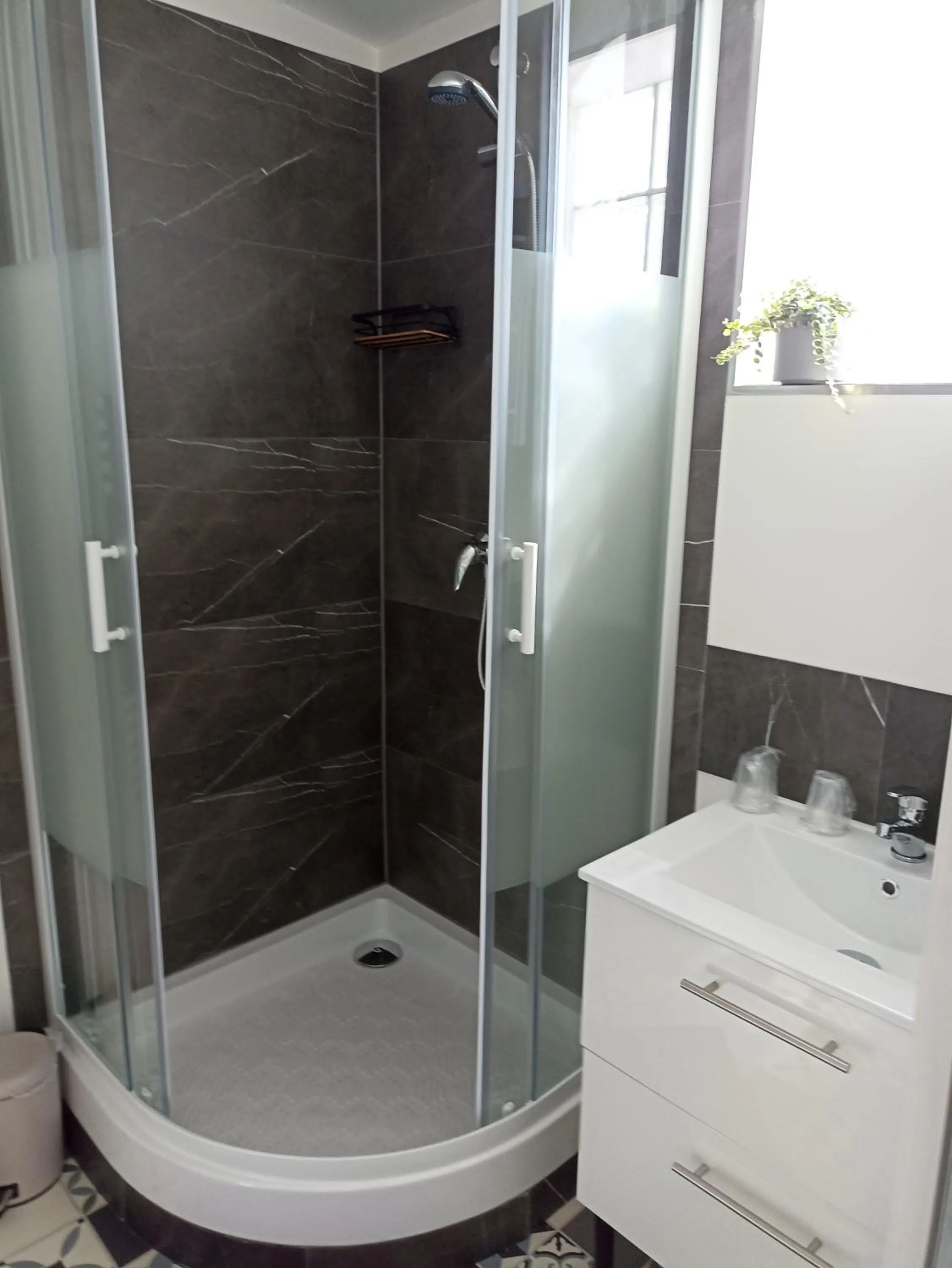 Shower in Le Clos Robinson