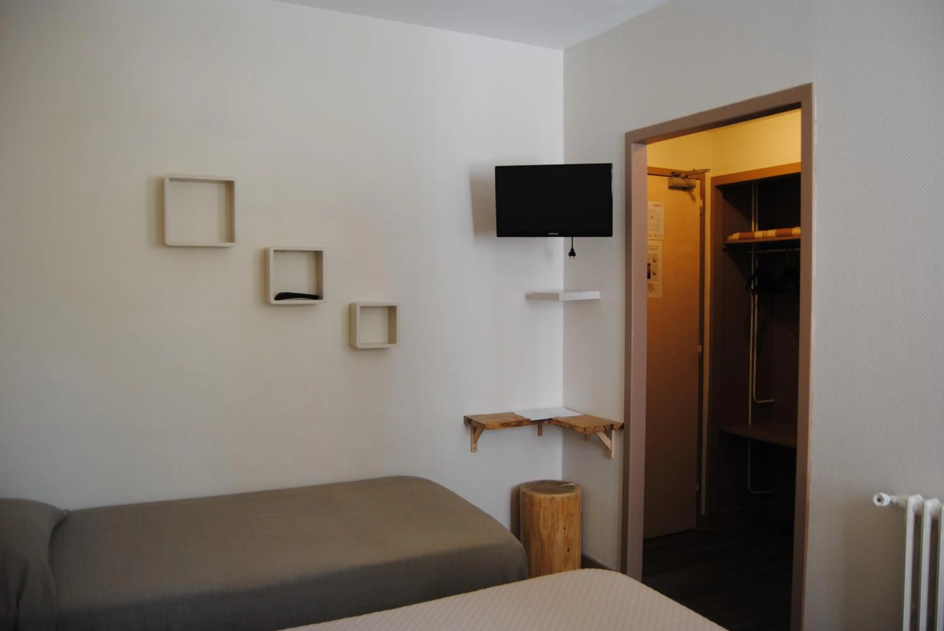 Bed in Hôtel Acropolis - Lourdes