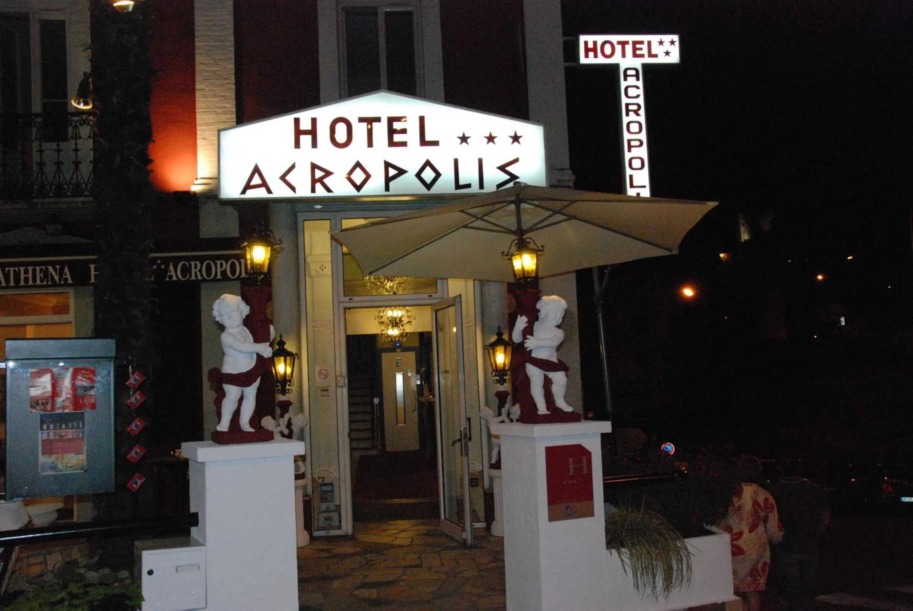 Facade/entrance in Hôtel Acropolis - Lourdes