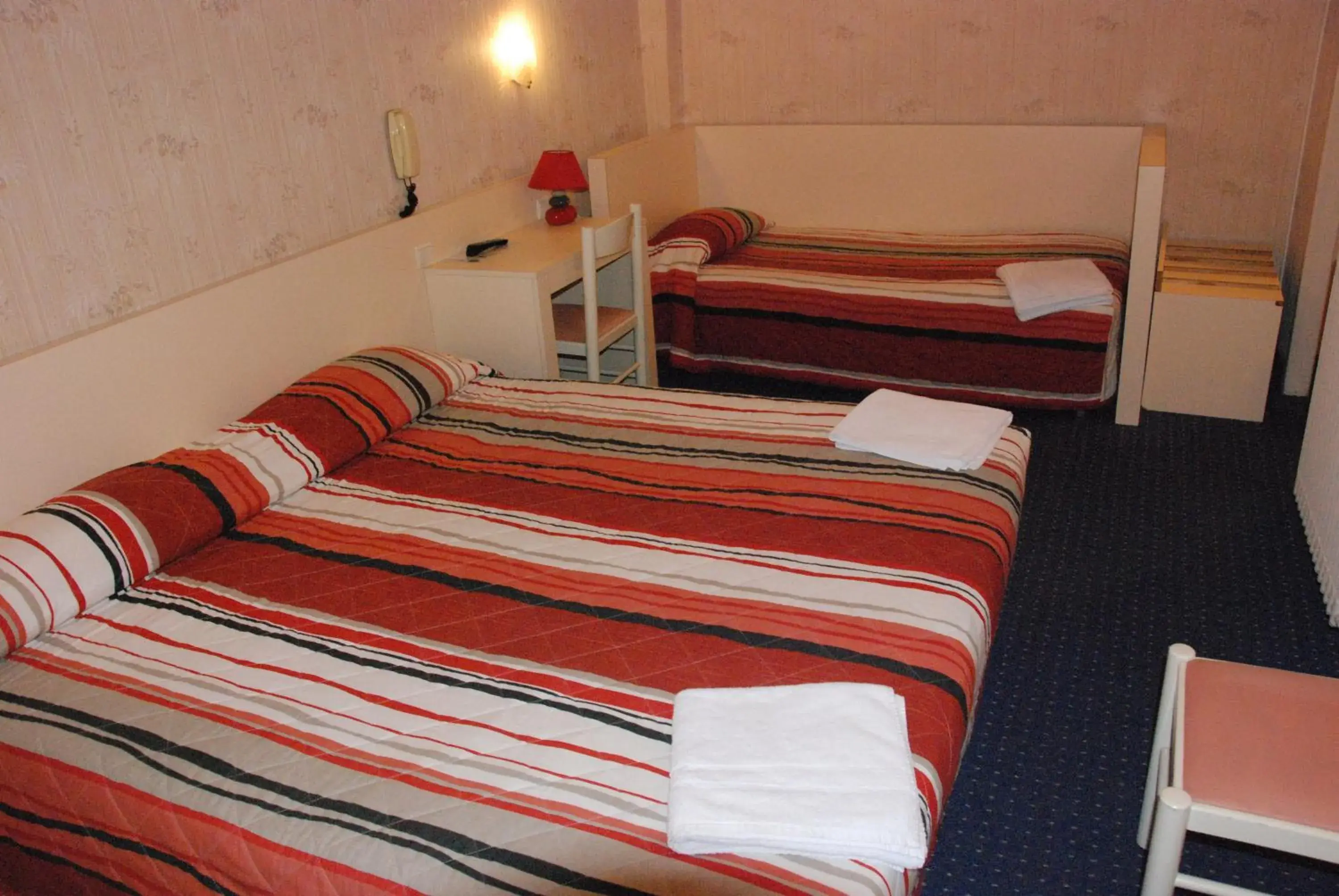 Standard Triple Room in Hôtel Acropolis - Lourdes Standard Triple Room in Hôtel Acropolis - Lourdes