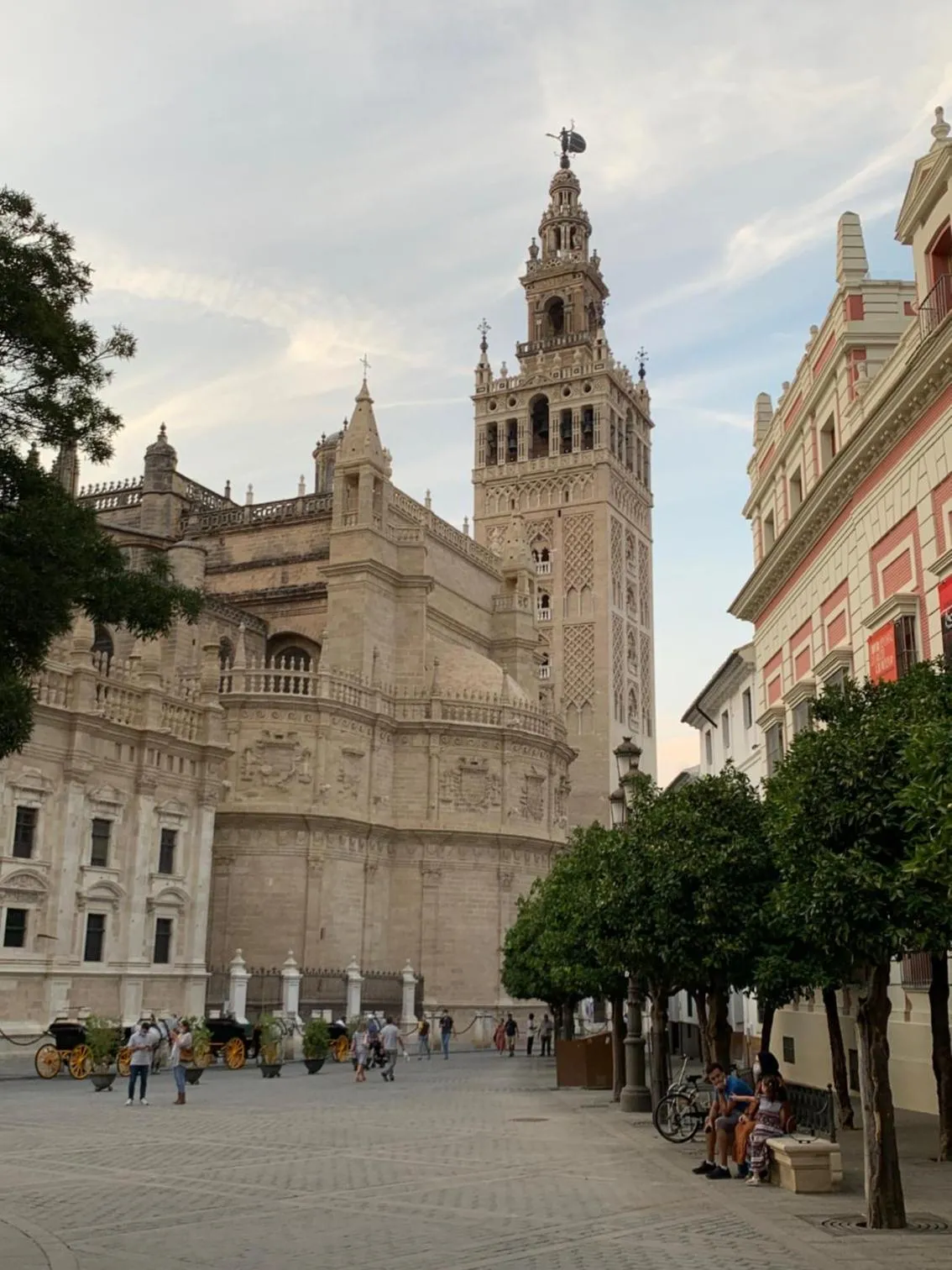 Property building in Apartamento céntrico Plaza del Salvador