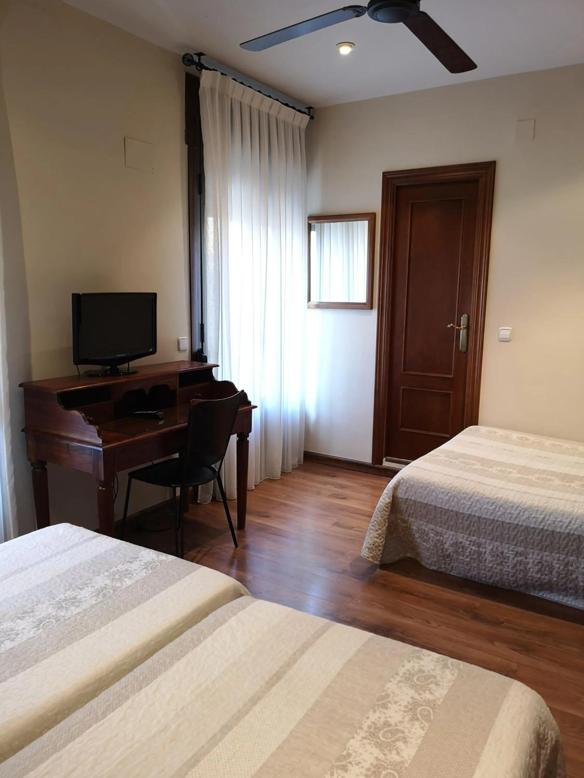 Quadruple Room with Balcony in Hostal Plaza