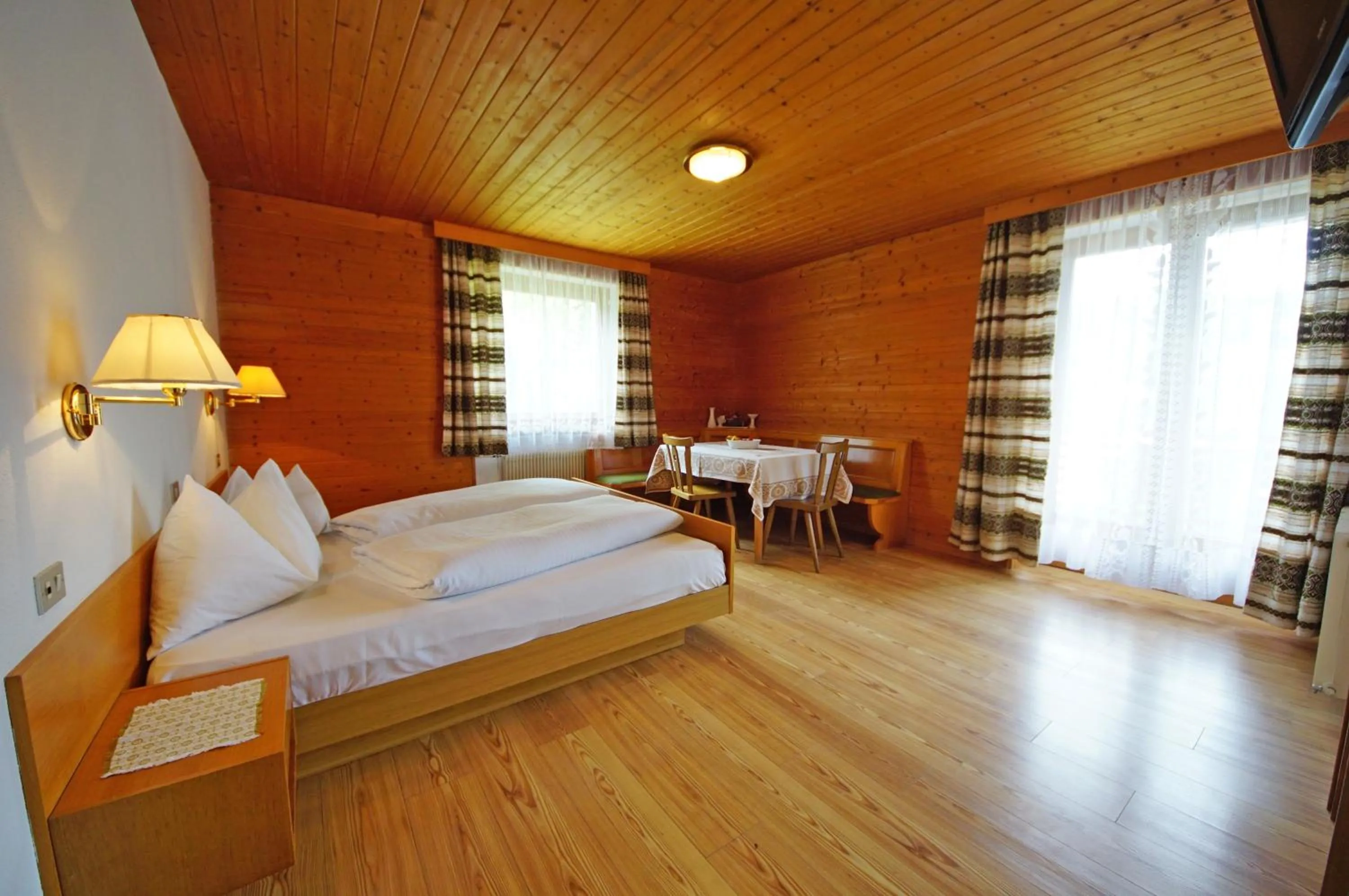 Photo of the whole room, Bed in La Palsa
