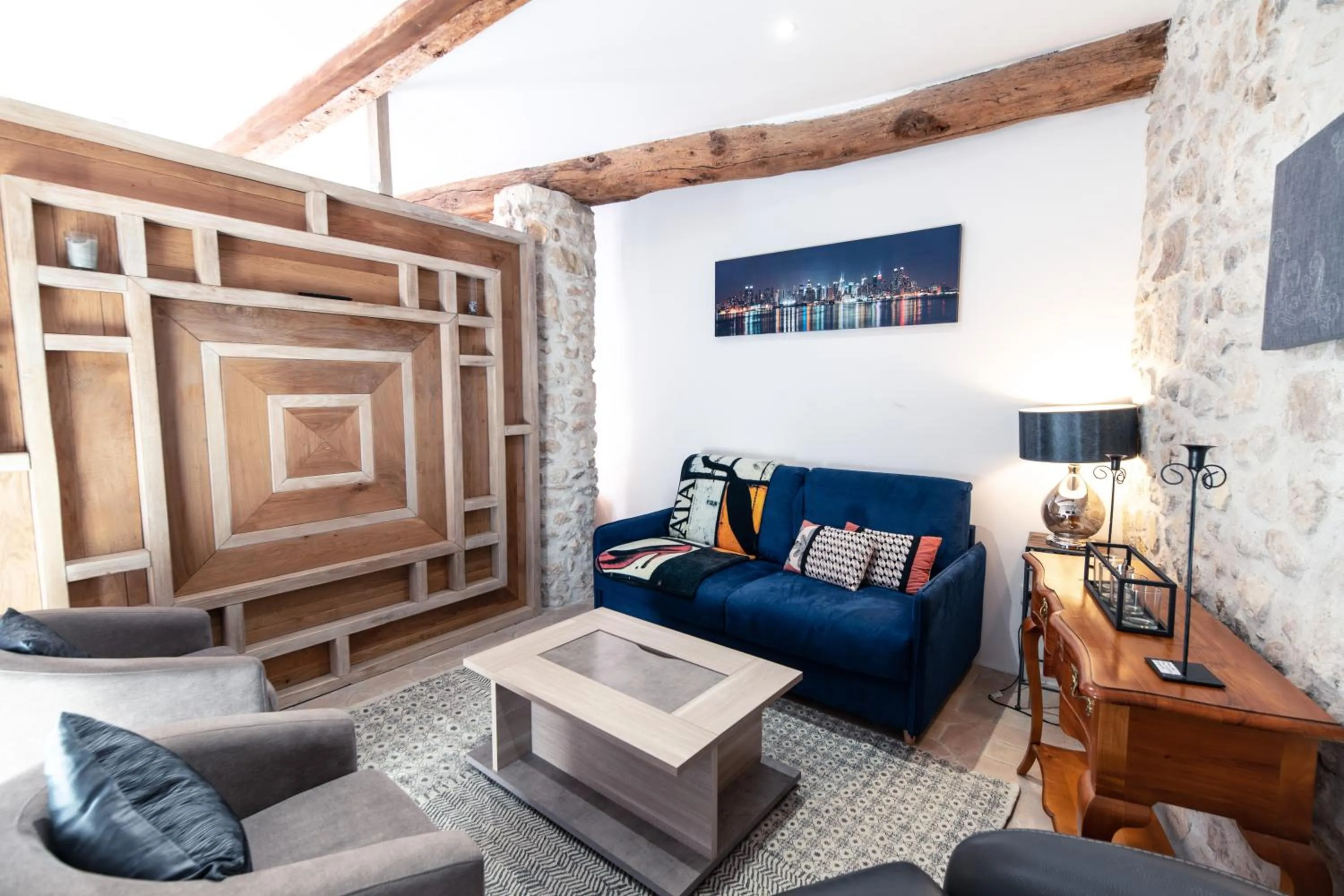 Communal lounge/ TV room in Studio du couvent des carmes