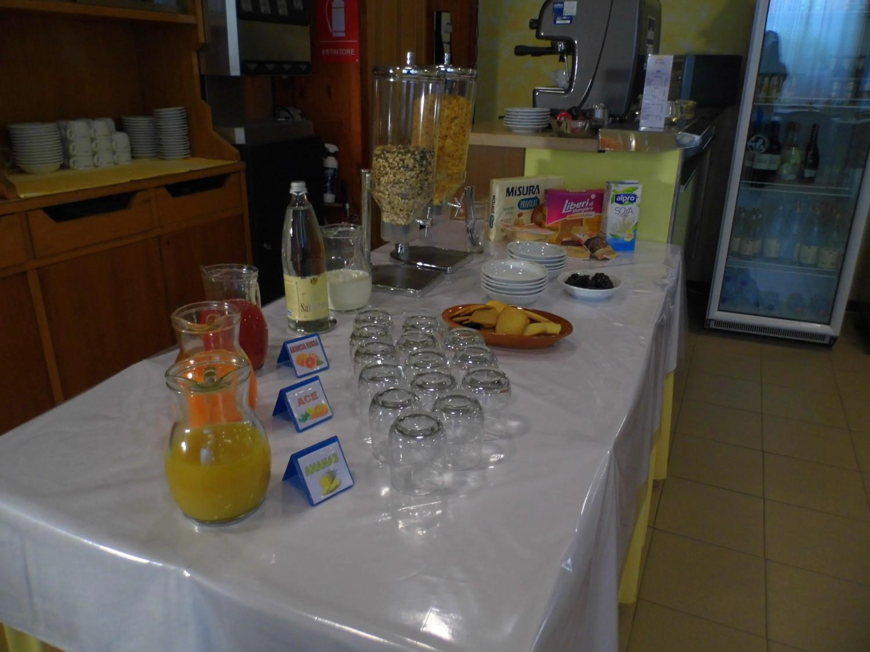 Restaurant/places to eat in Hotel Ely