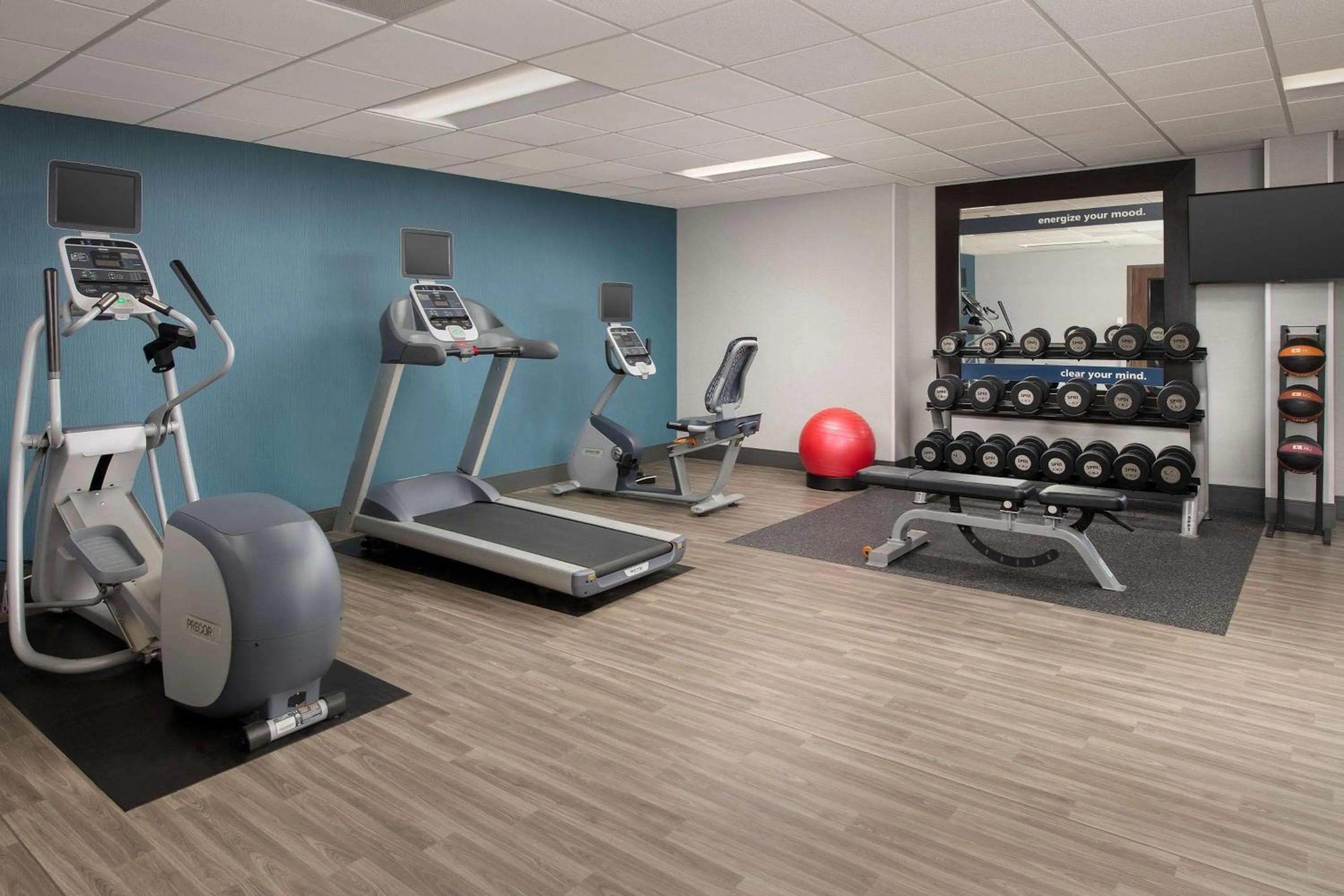 Fitness centre/facilities in Hampton Inn & Suites Alpharetta-Windward