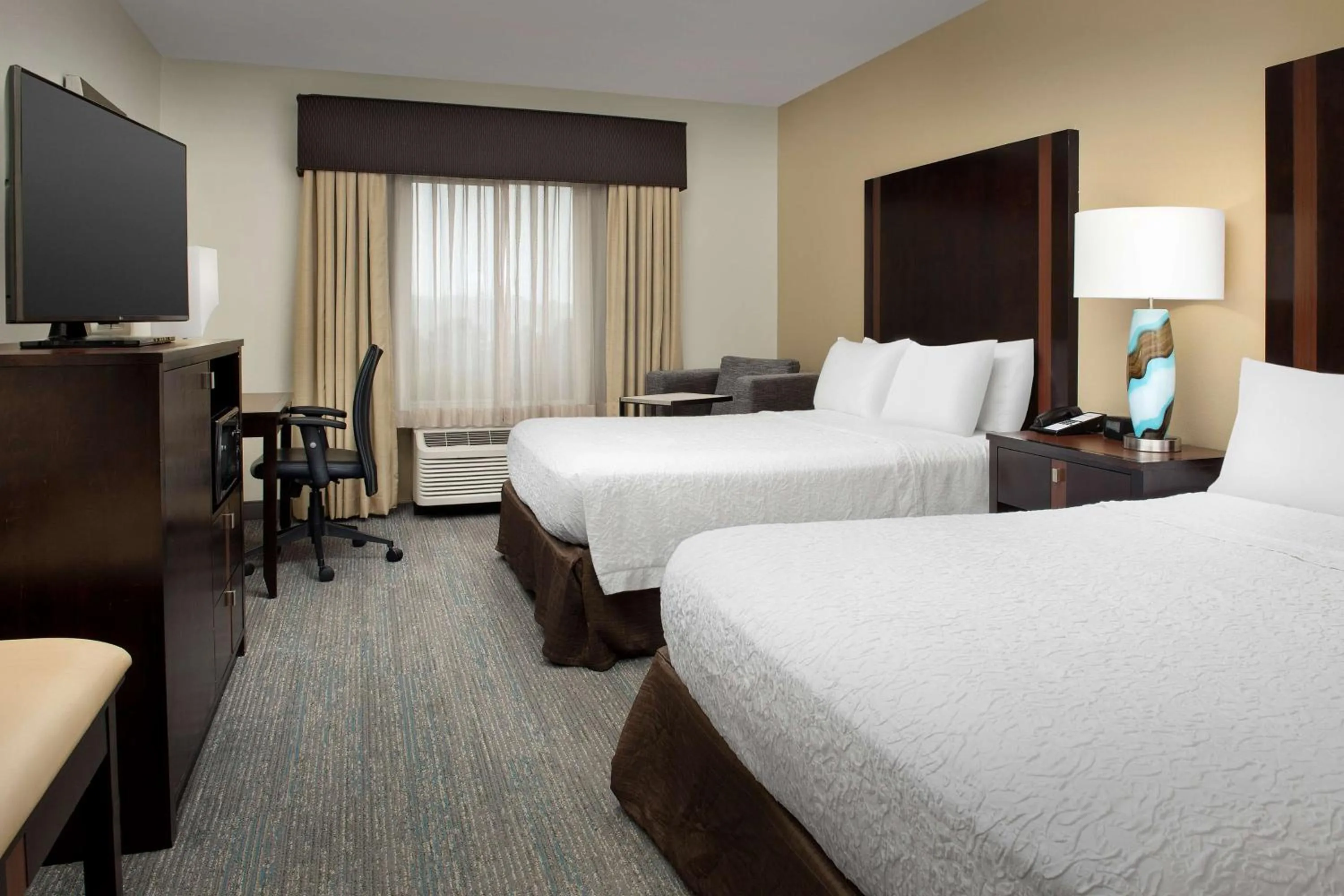 Bedroom, Bed in Hampton Inn & Suites Alpharetta-Windward