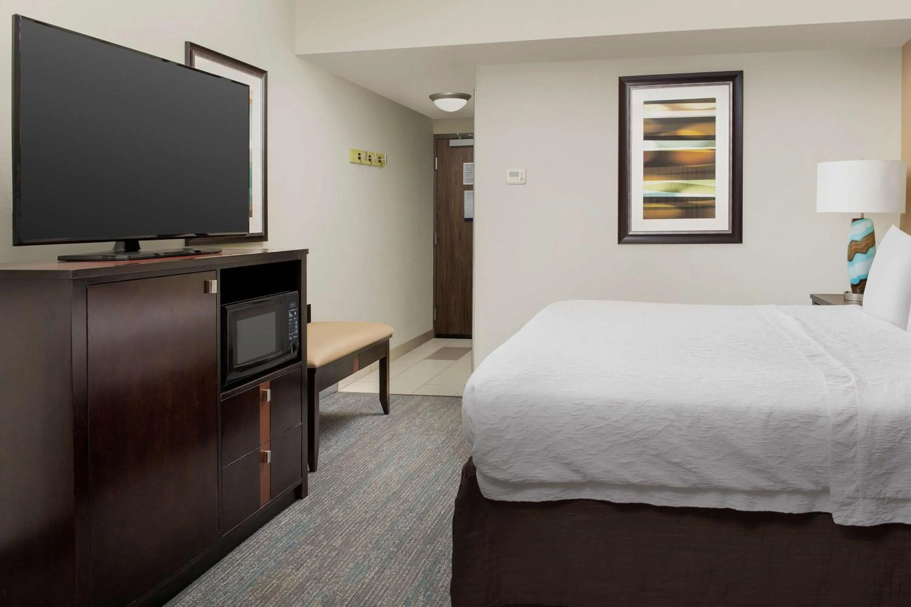Bedroom, Bed in Hampton Inn & Suites Alpharetta-Windward