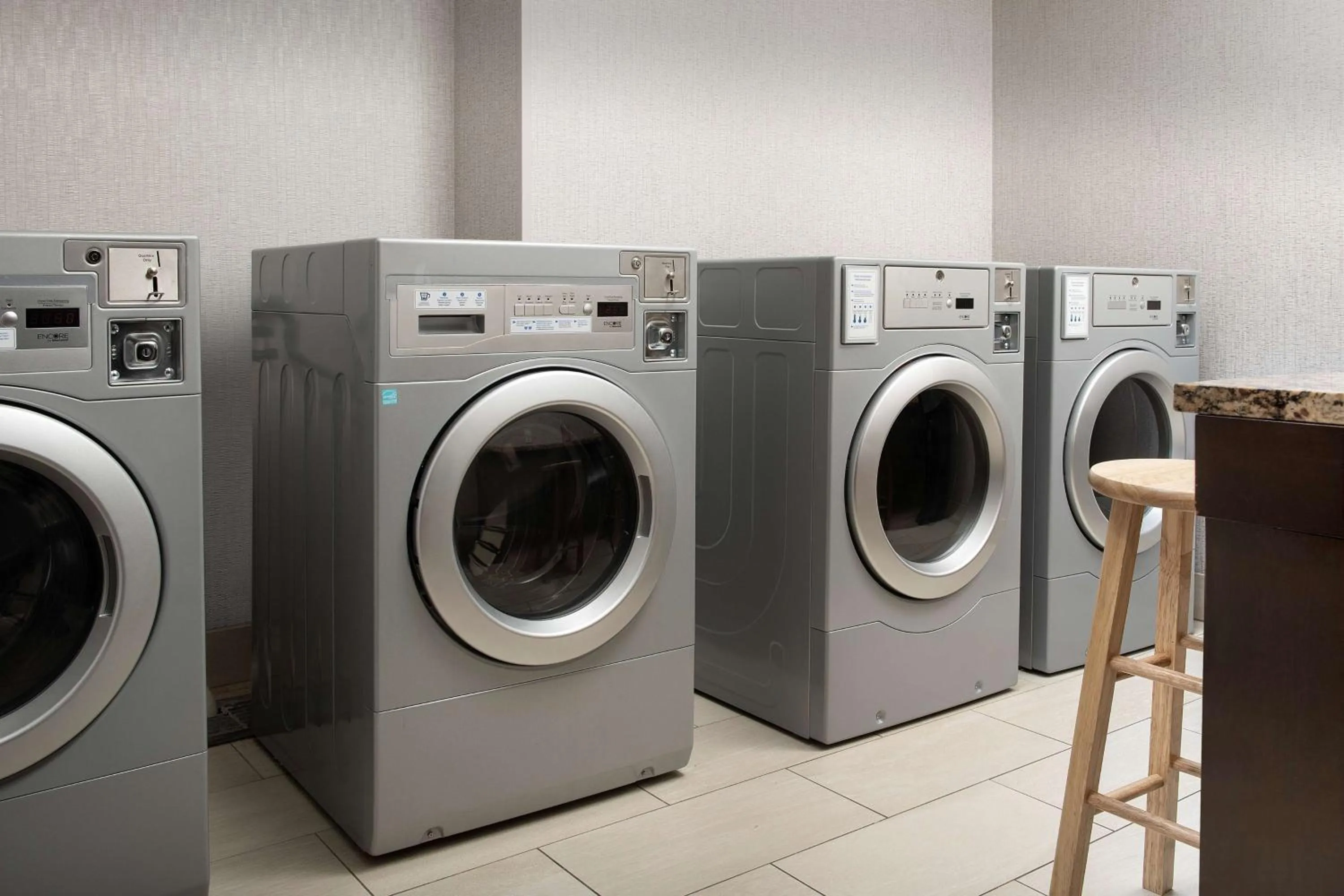 Property building in Hampton Inn & Suites Alpharetta-Windward