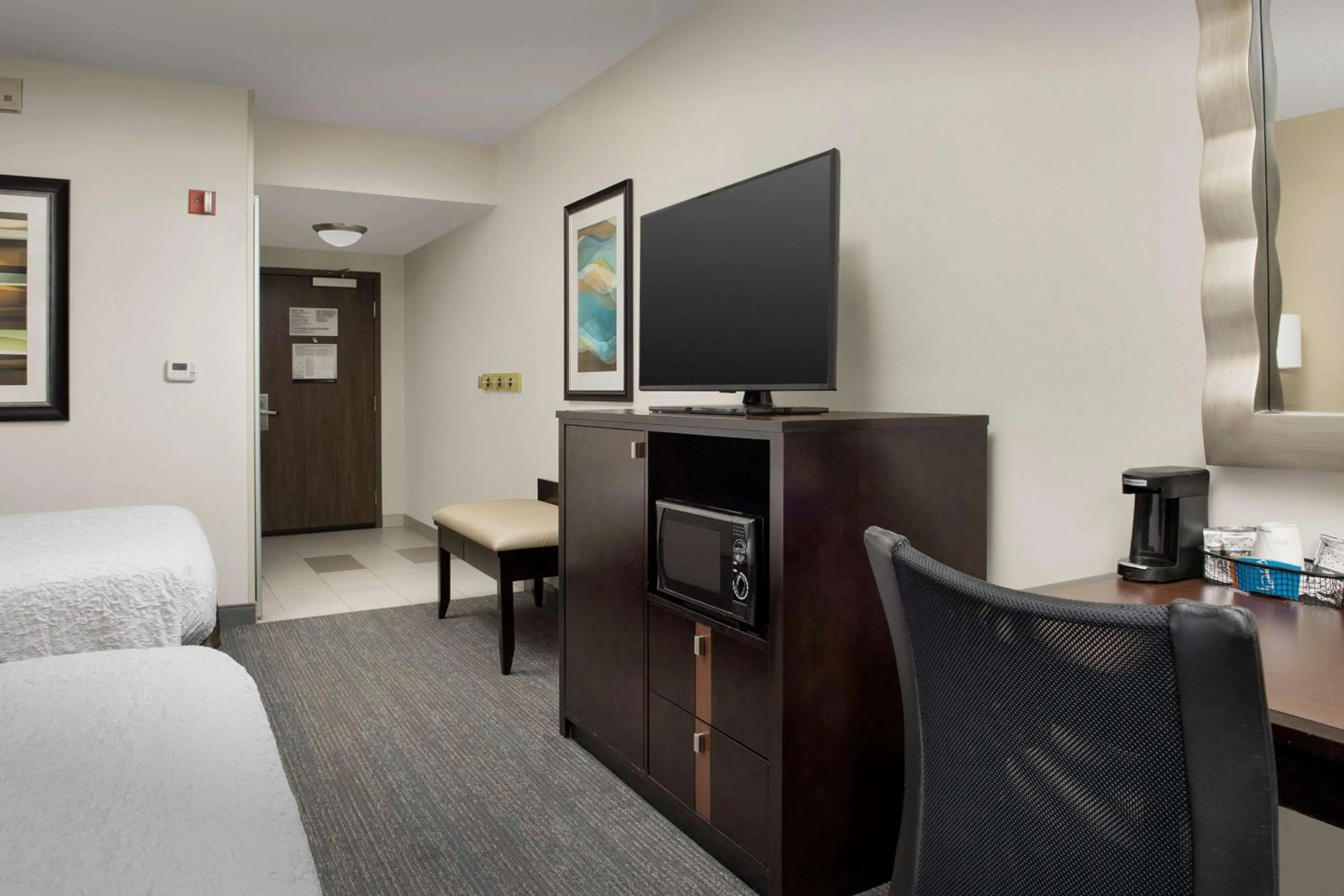 Bedroom, Bed in Hampton Inn & Suites Alpharetta-Windward