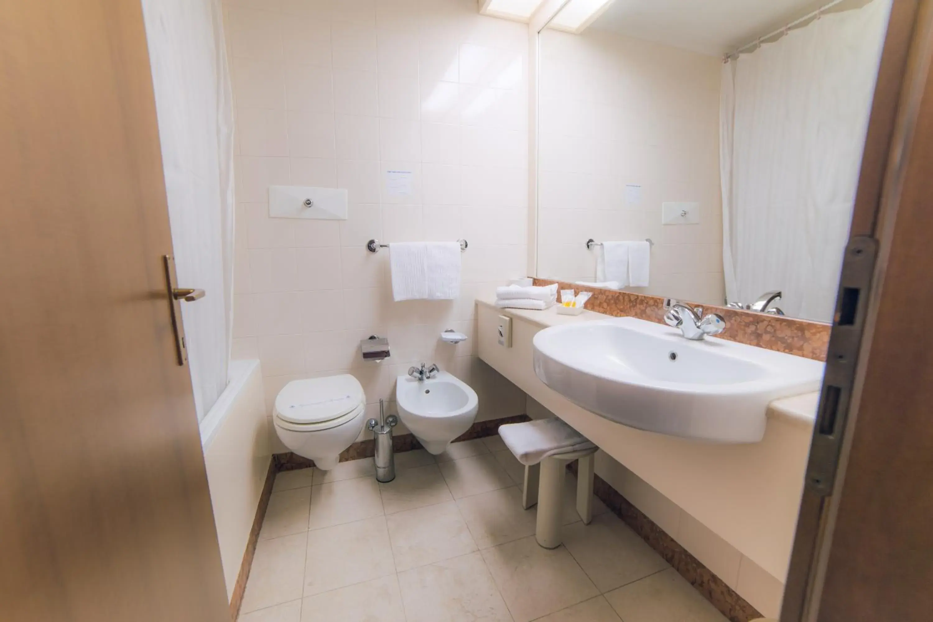 Bathroom in Hotel Everest Arco Bathroom in Hotel Everest Arco