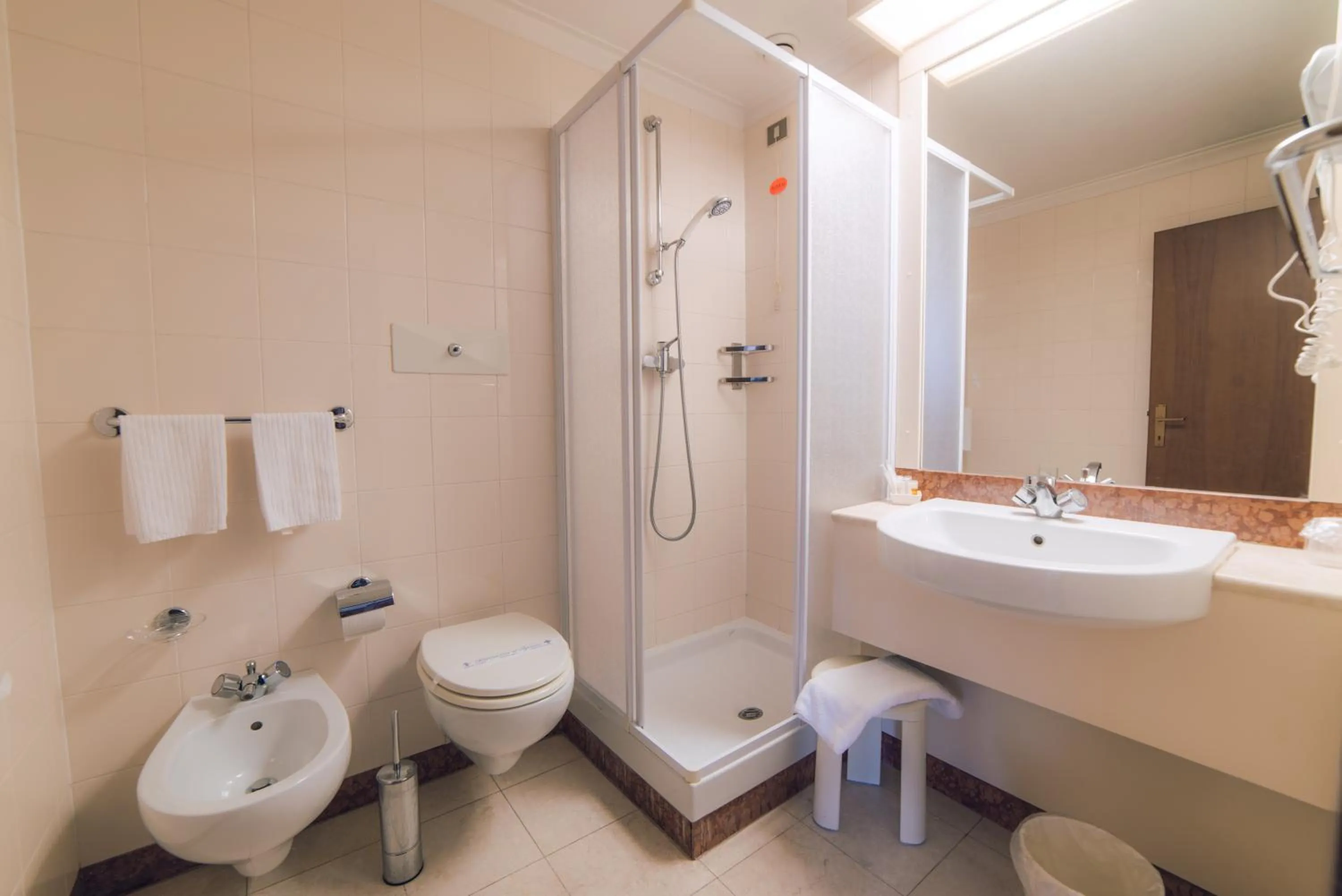 Shower in Hotel Everest Arco