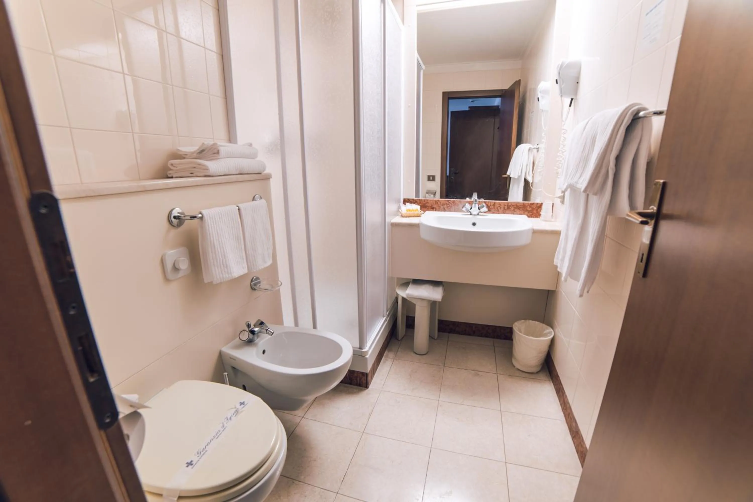 Shower in Hotel Everest Arco