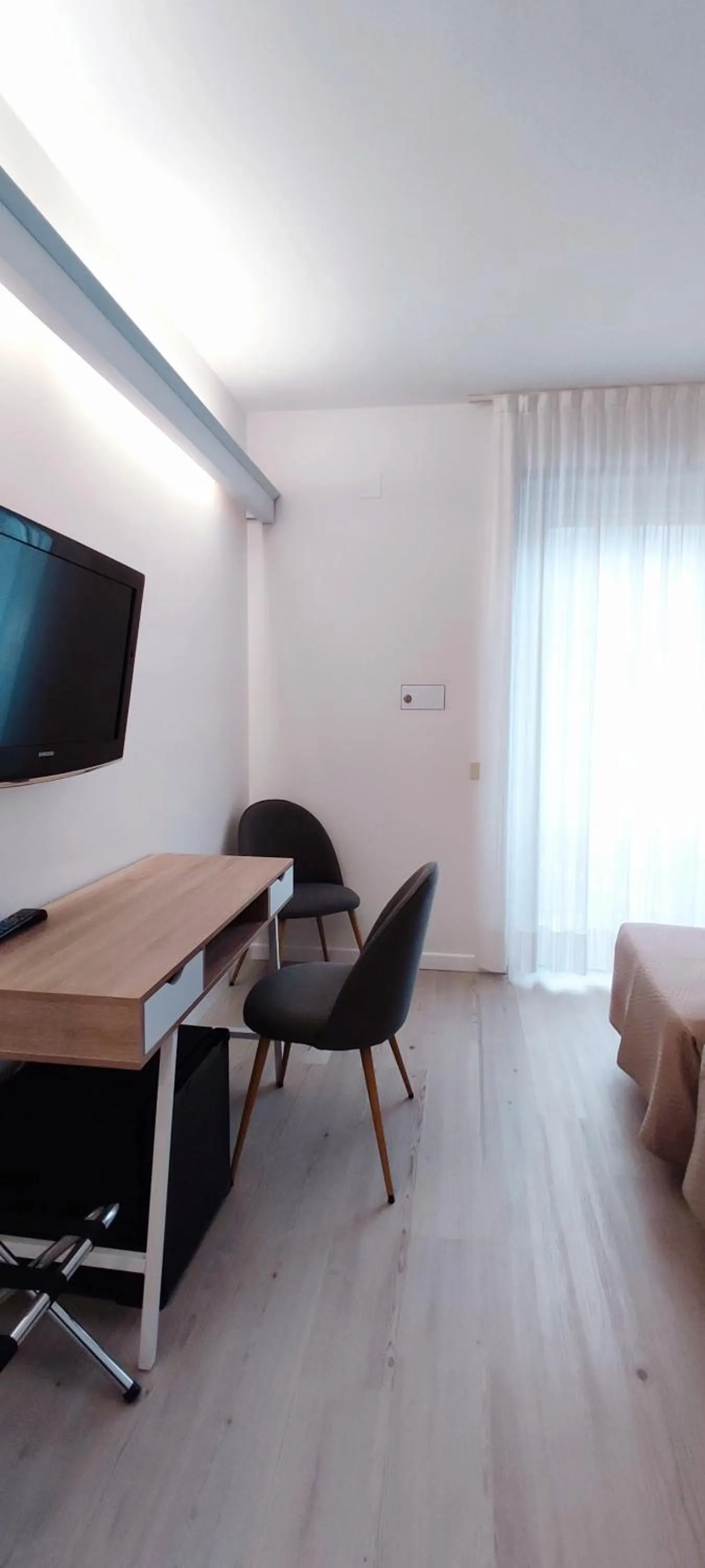 Bedroom in Hotel Everest Arco