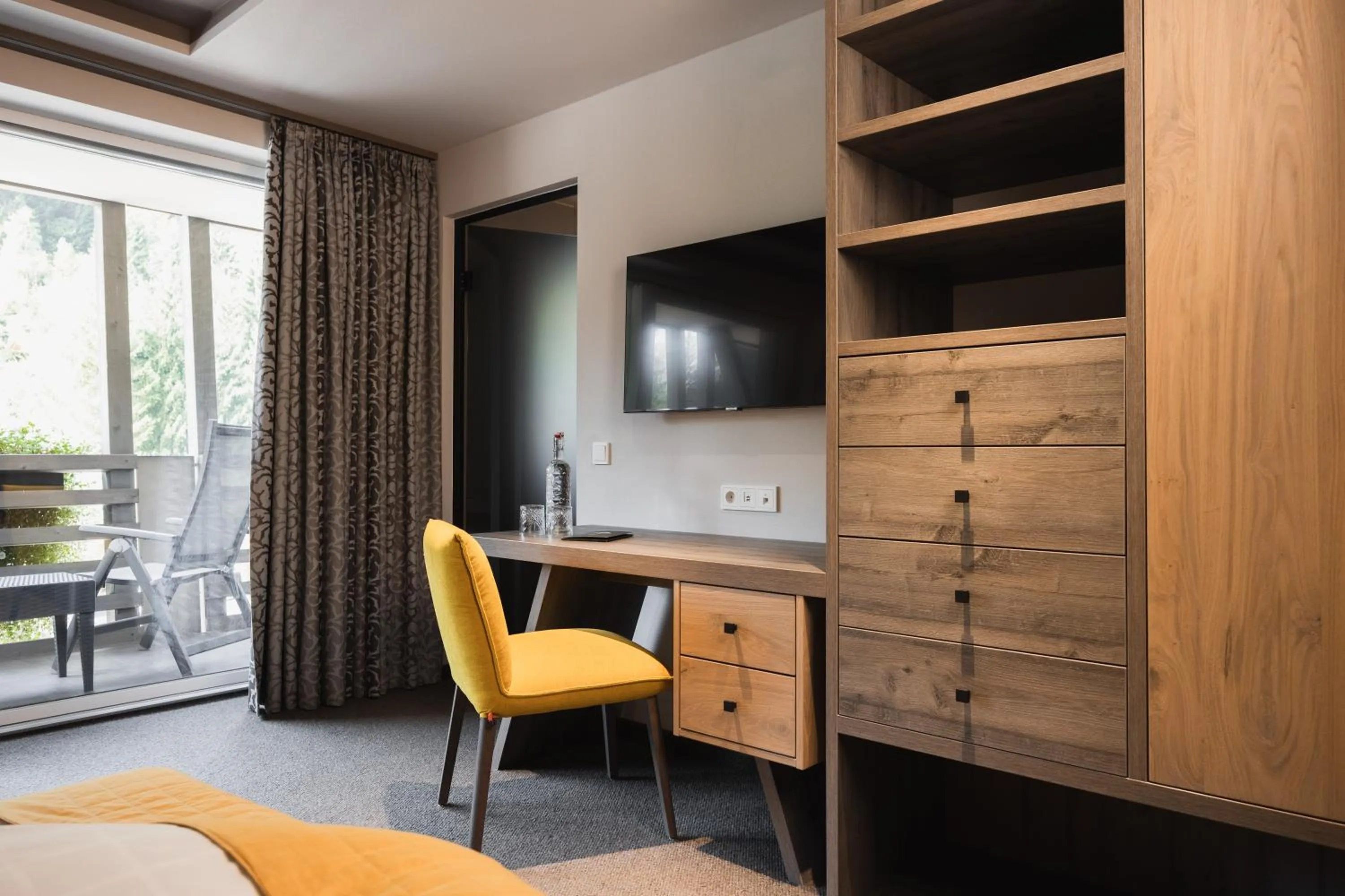 Photo of the whole room in Das Mondschein