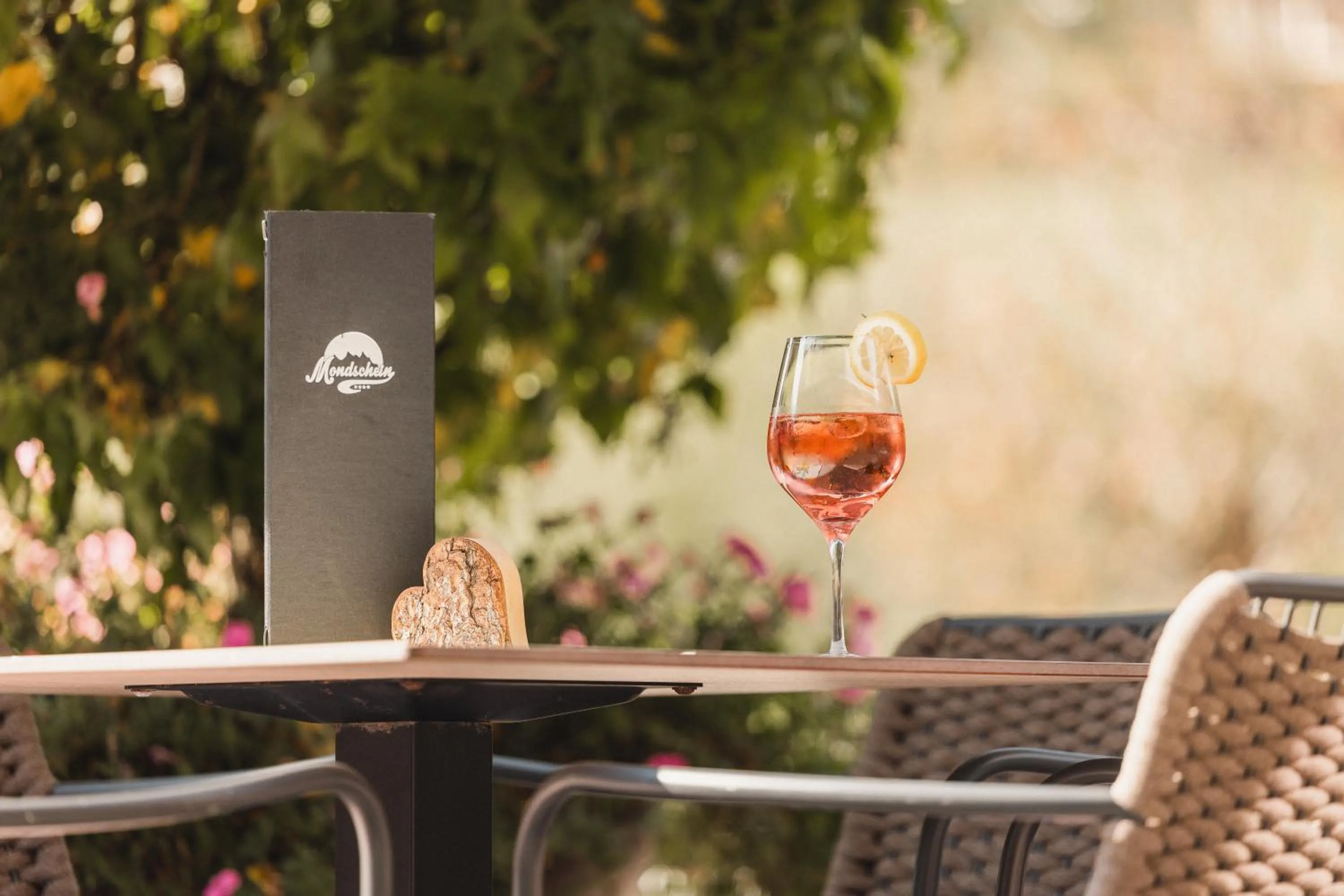 Restaurant/places to eat in Das Mondschein