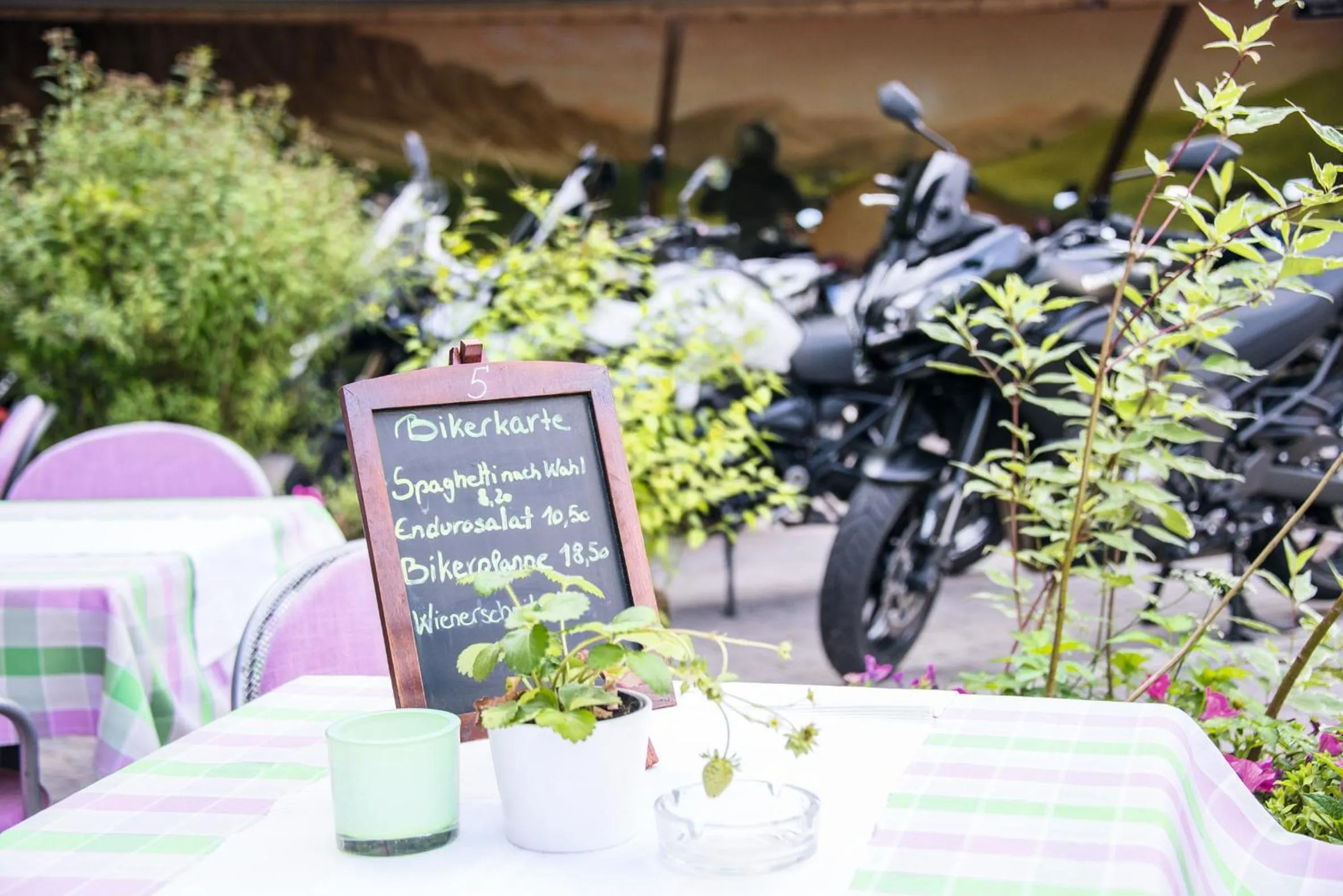 Restaurant/places to eat in Das Mondschein