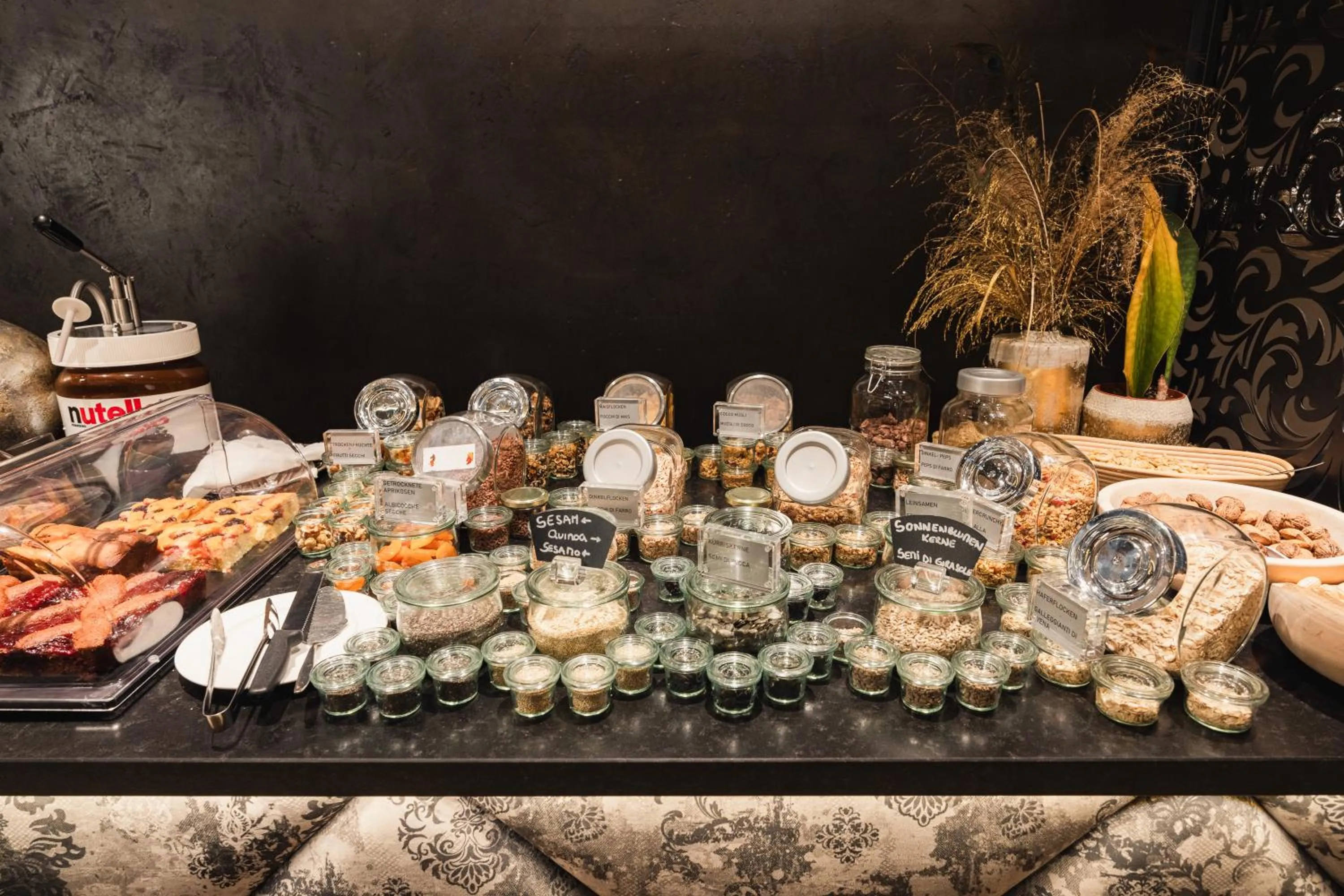 Restaurant/places to eat in Das Mondschein