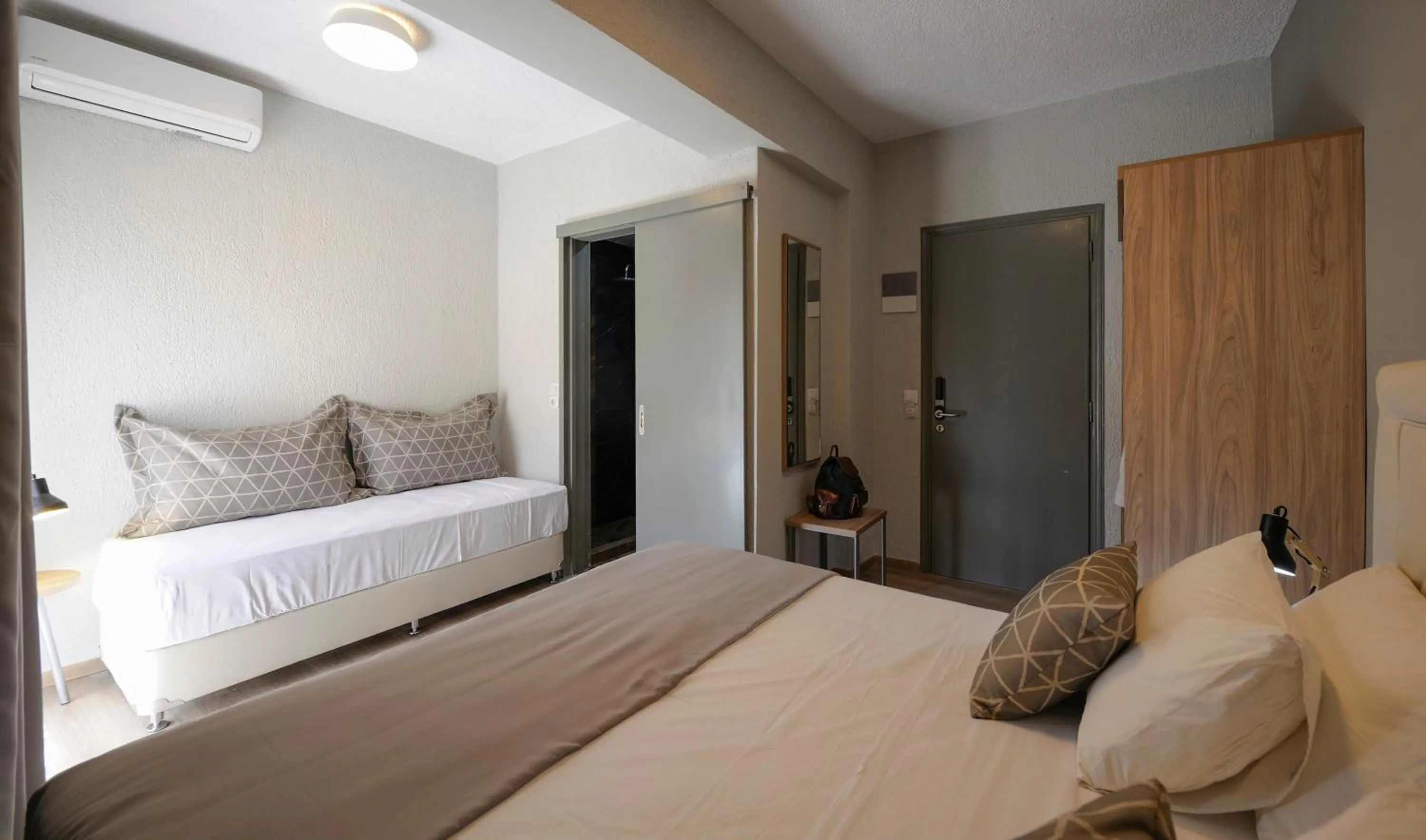 Bedroom, Bed in Skianthion