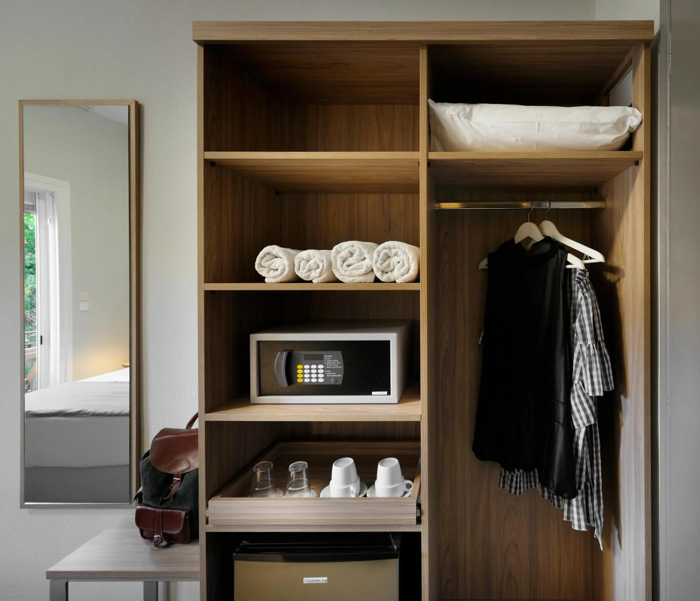 wardrobe in Skianthion