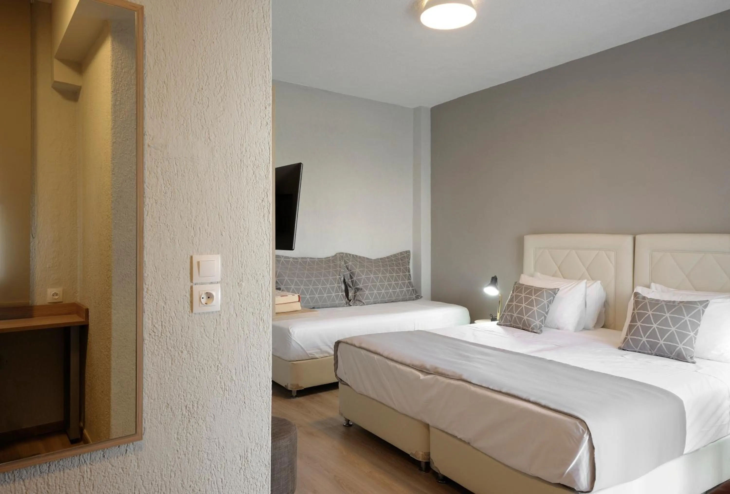 Bedroom, Bed in Skianthion