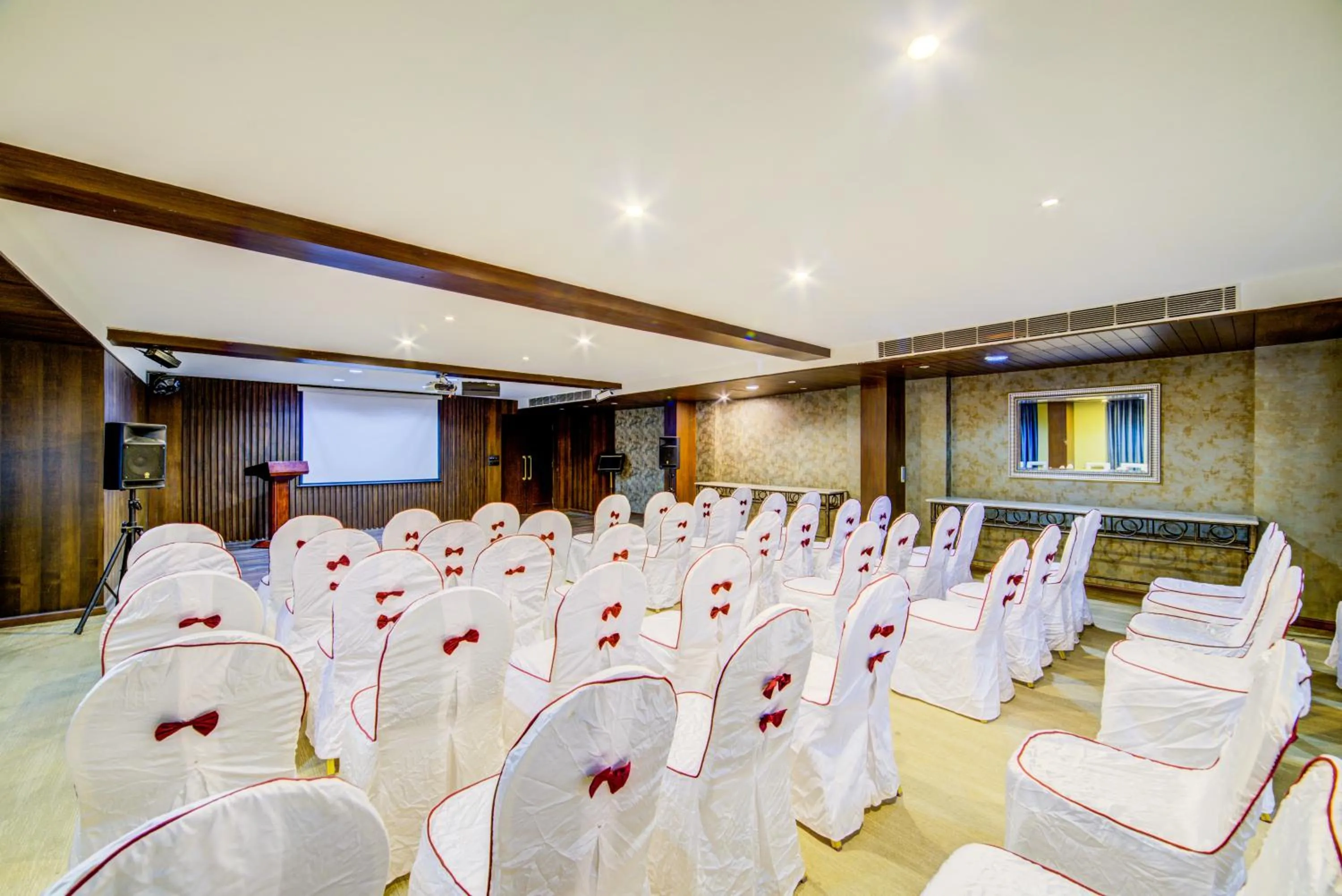 Meeting/conference room in Rock Manali by Vivaan