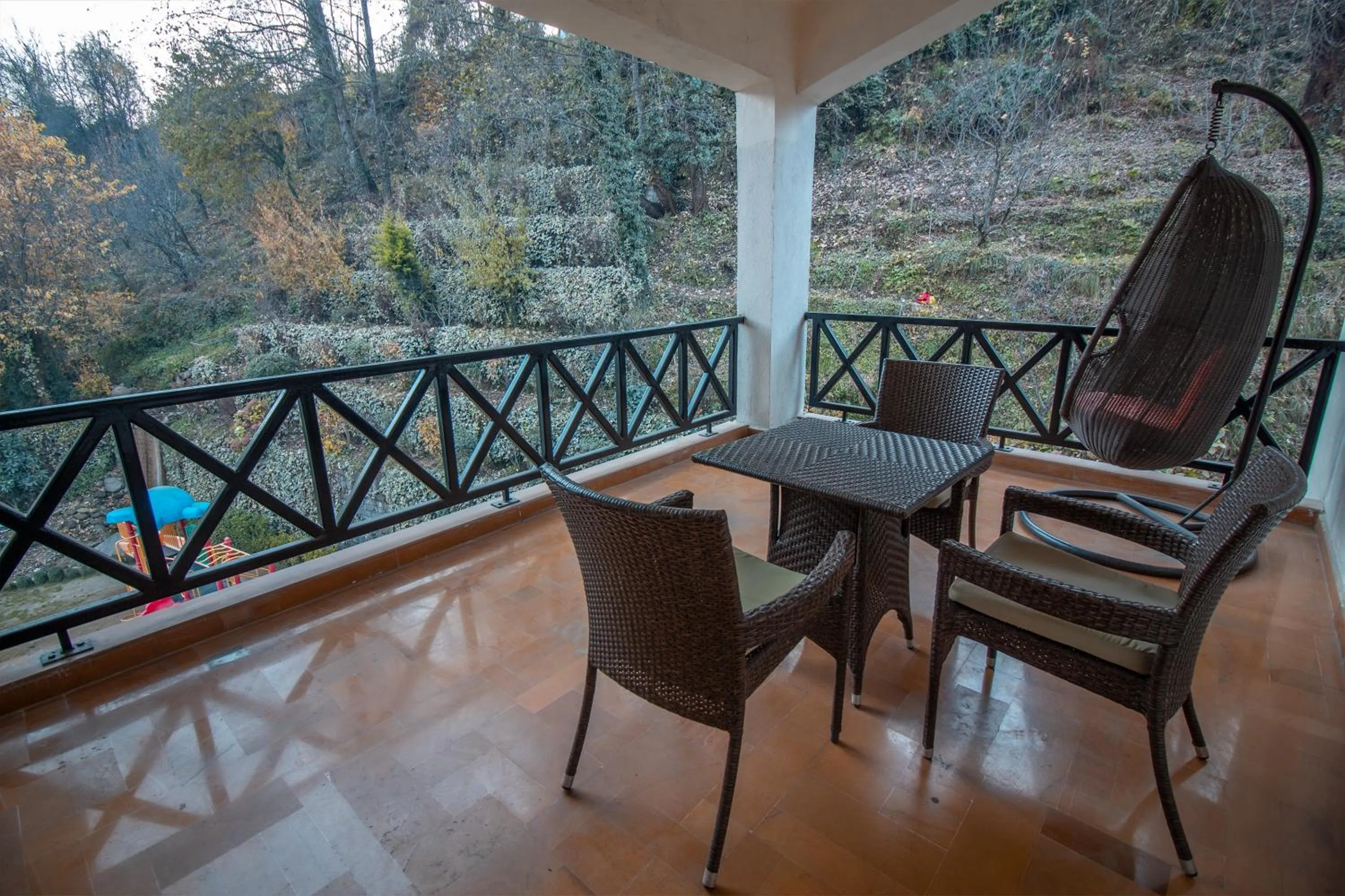 Balcony/Terrace in Rock Manali by Vivaan