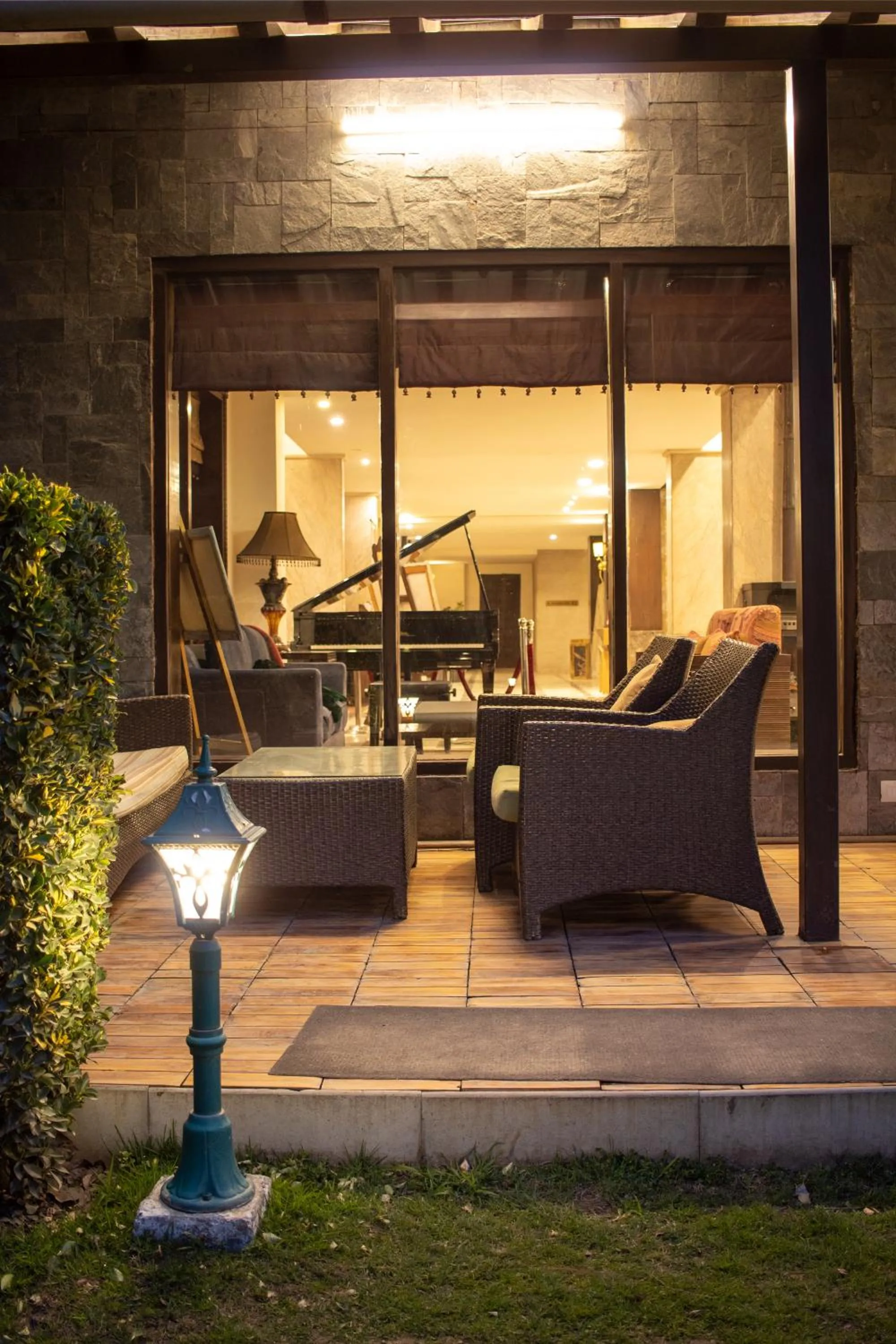 Lounge or bar in Rock Manali by Vivaan