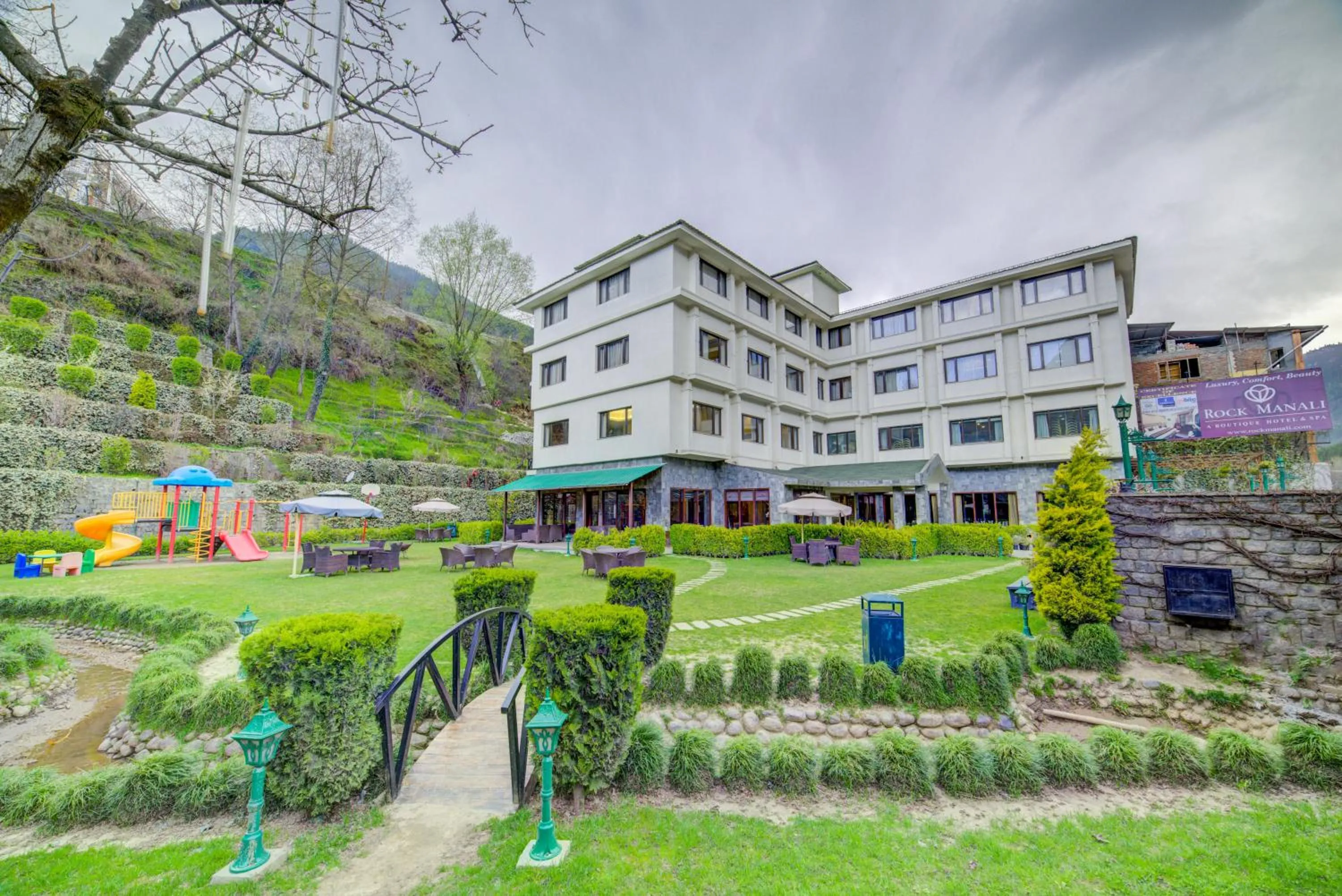 Property building in Rock Manali by Vivaan