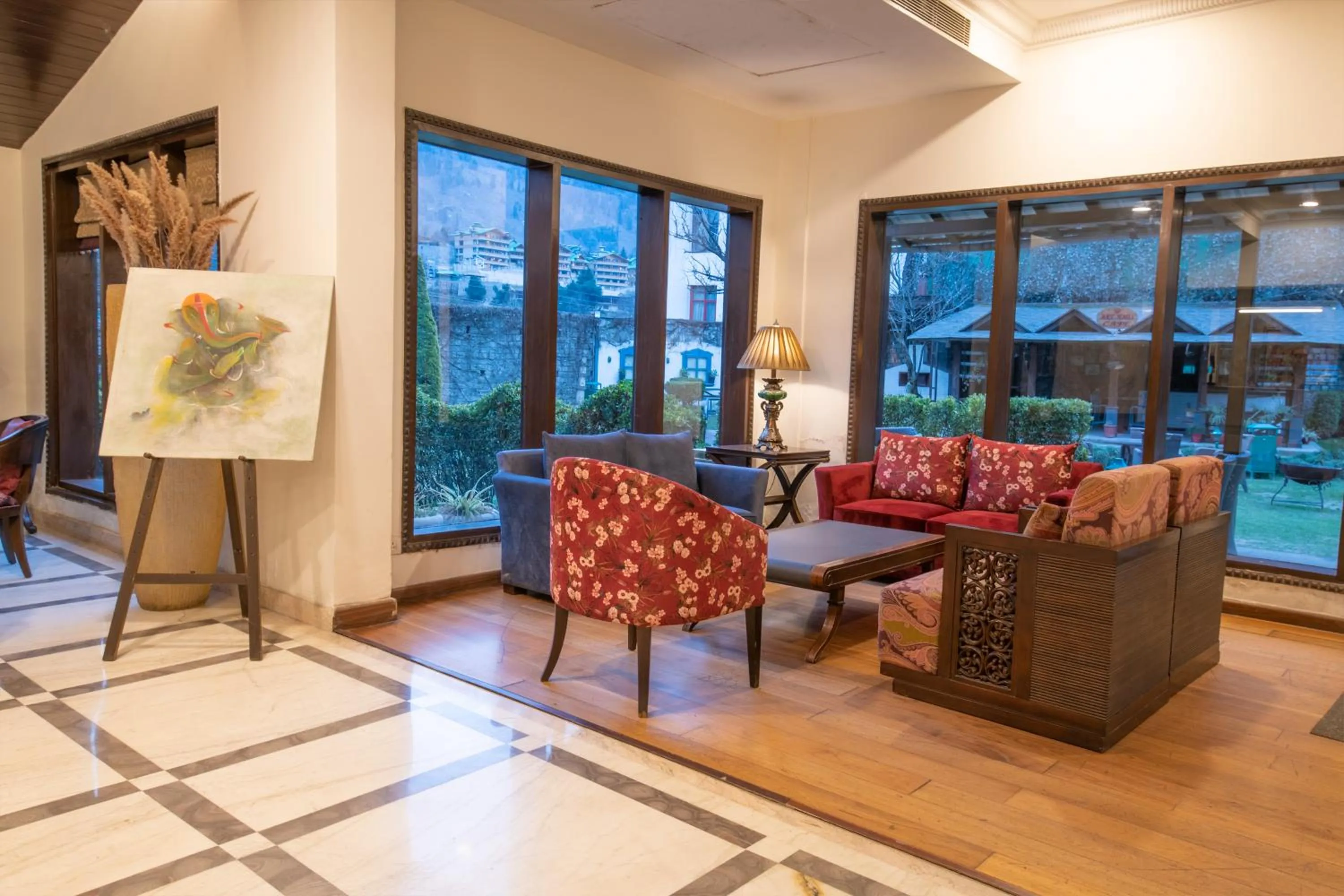 Lobby or reception in Rock Manali by Vivaan