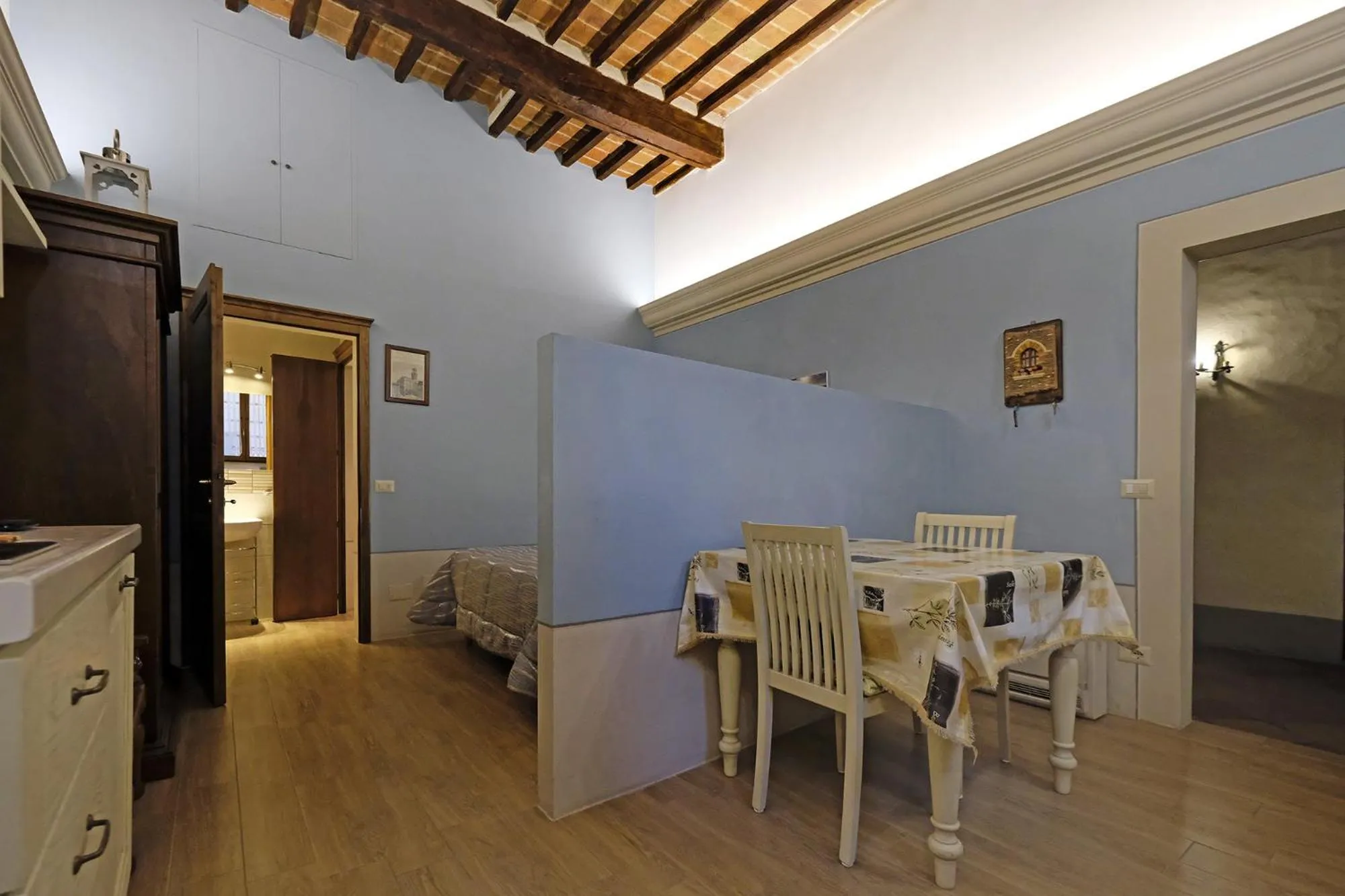 Dining area in ROSSELLINO®