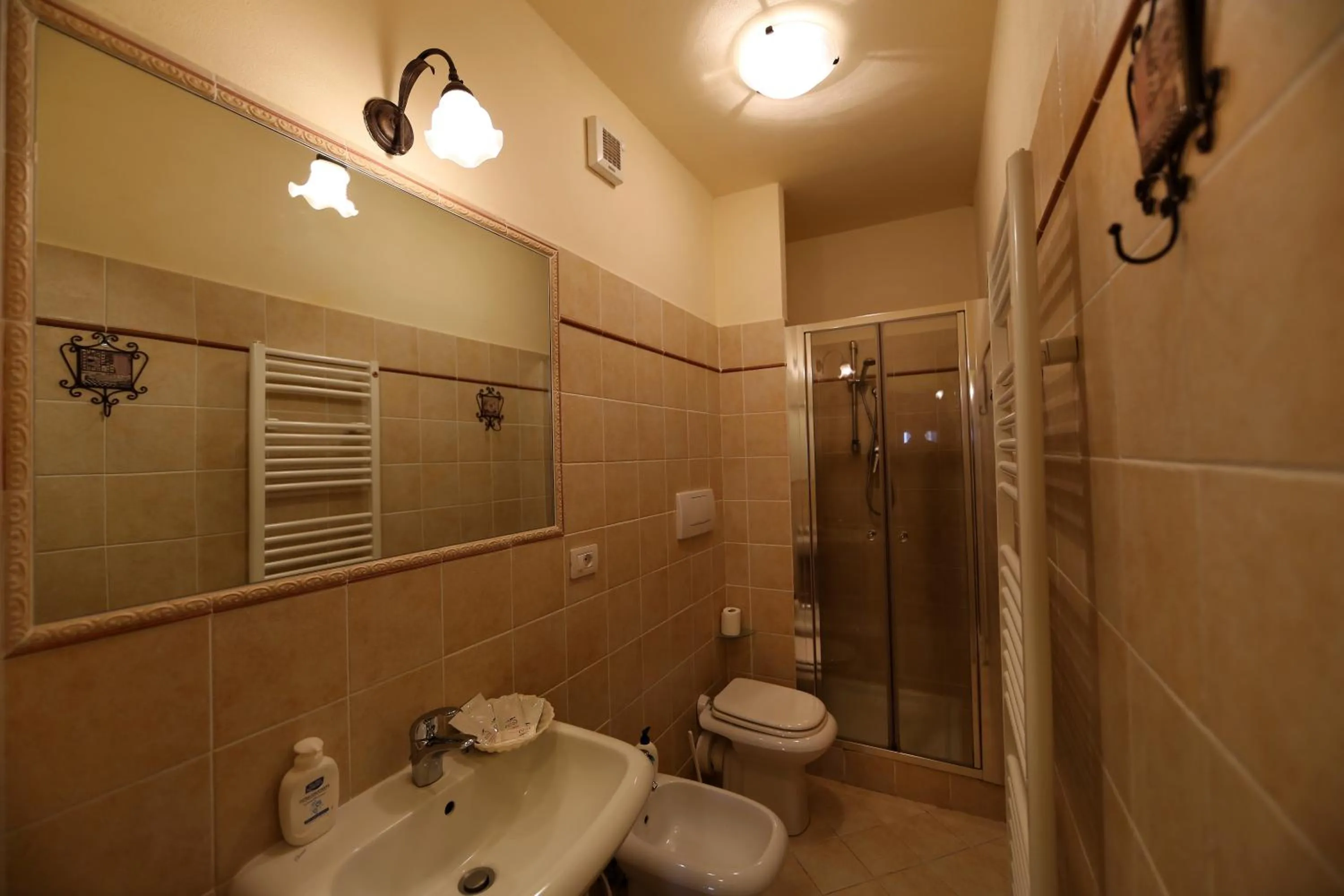 Bathroom in ROSSELLINO®