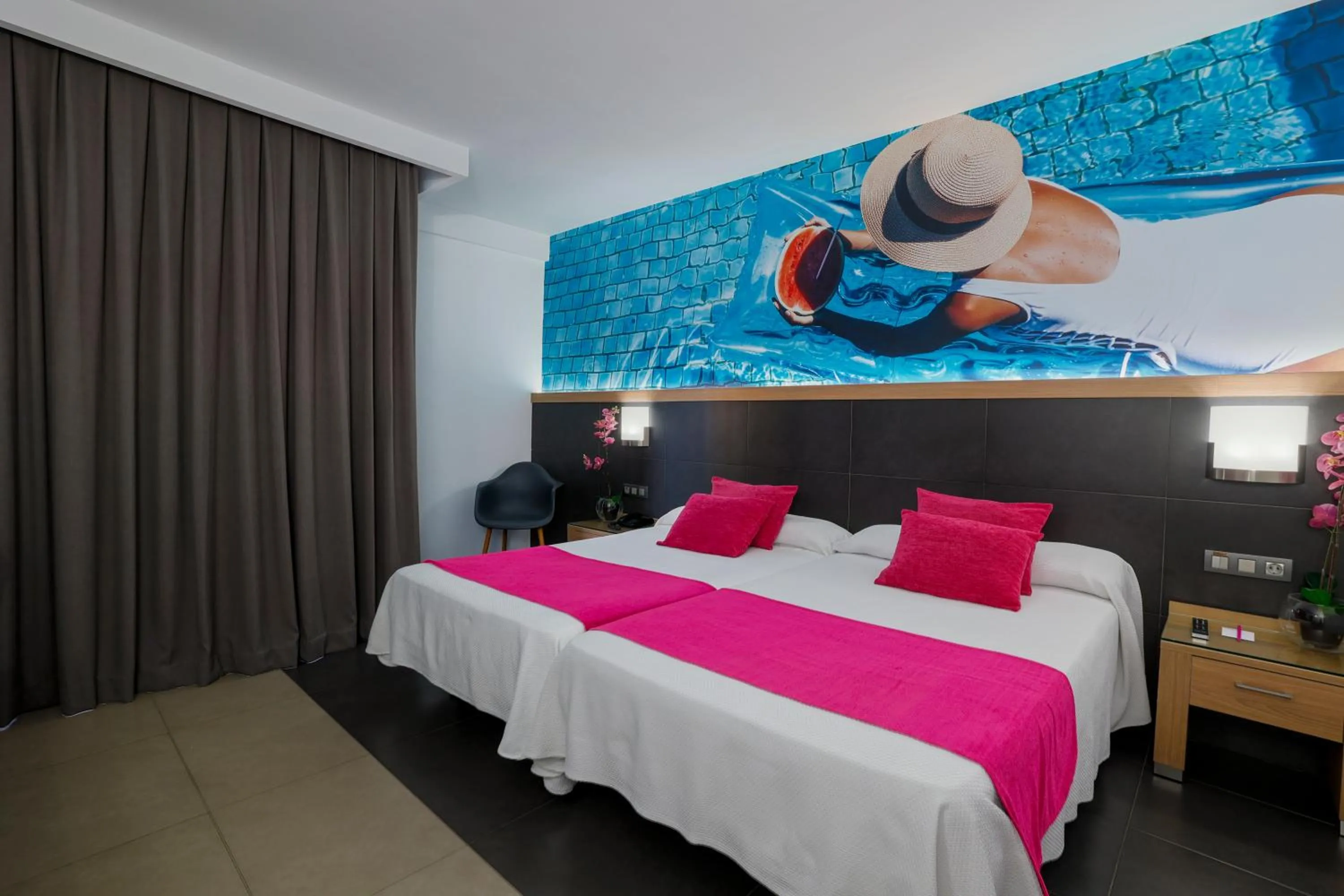 Photo of the whole room, Bed in Flash Hotel Benidorm - Recommended Adults Only 4 Sup