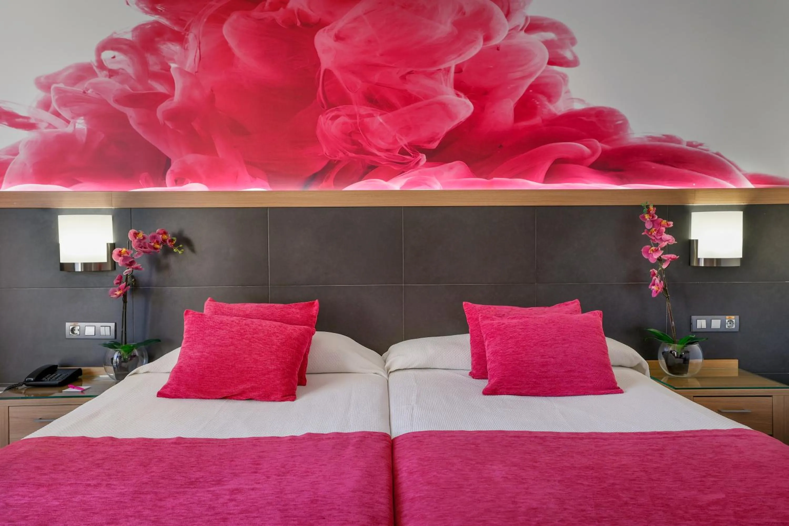 Photo of the whole room, Bed in Flash Hotel Benidorm - Recommended Adults Only 4 Sup